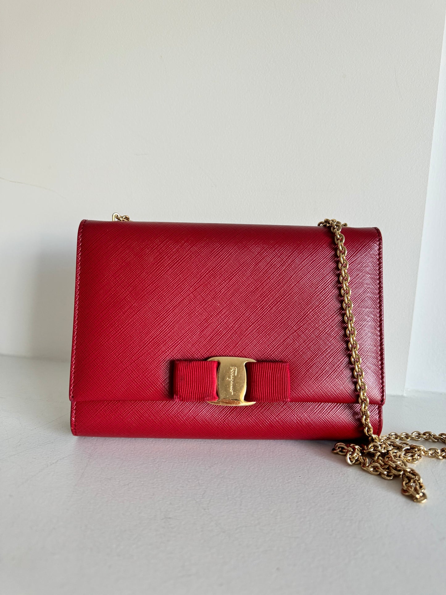 SALVATORE FERRAGAMO
Hammered Calfskin Mini Miss Vara Bow Chain Bag Red