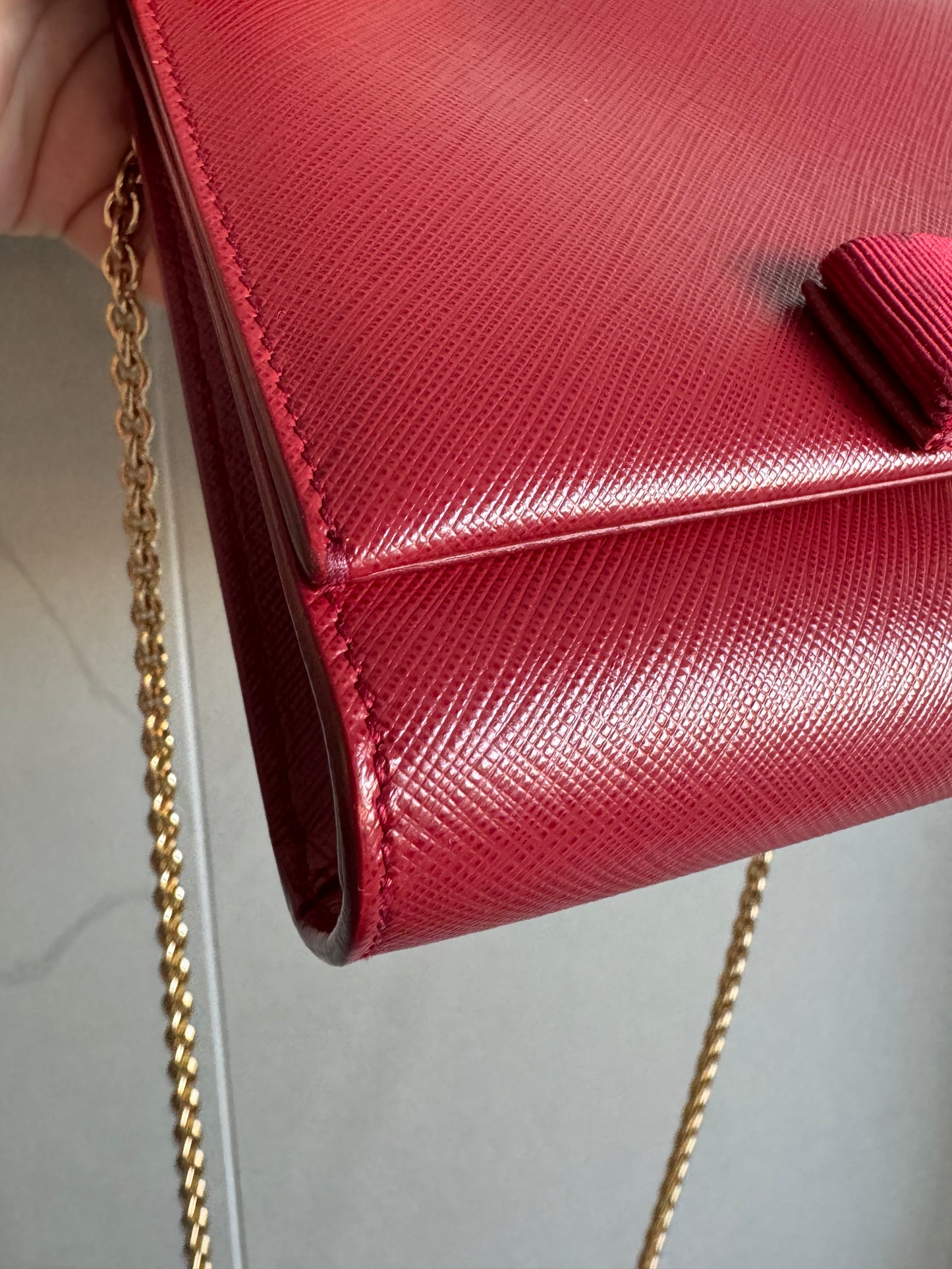 SALVATORE FERRAGAMO
Hammered Calfskin Mini Miss Vara Bow Chain Bag Red