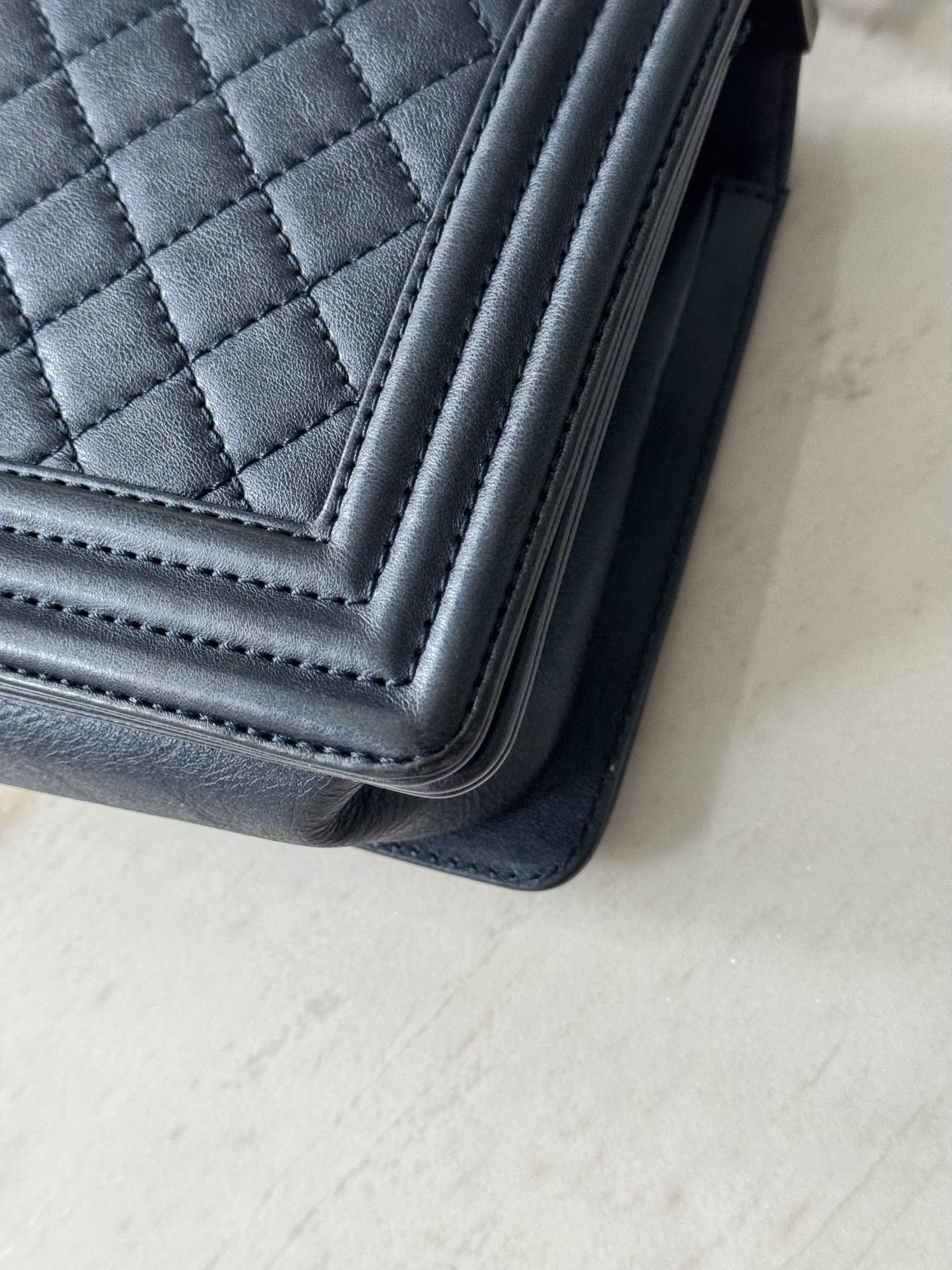 Chanel quilted calfskin old medium boy, Navy