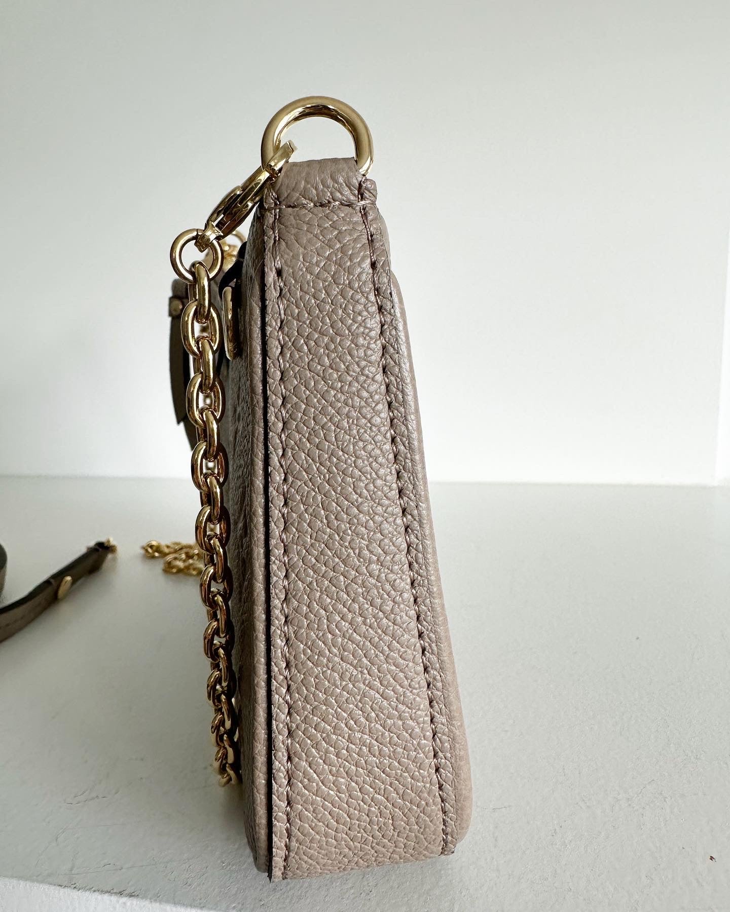 Louis Vuitton Easy Pouch on strap bagu