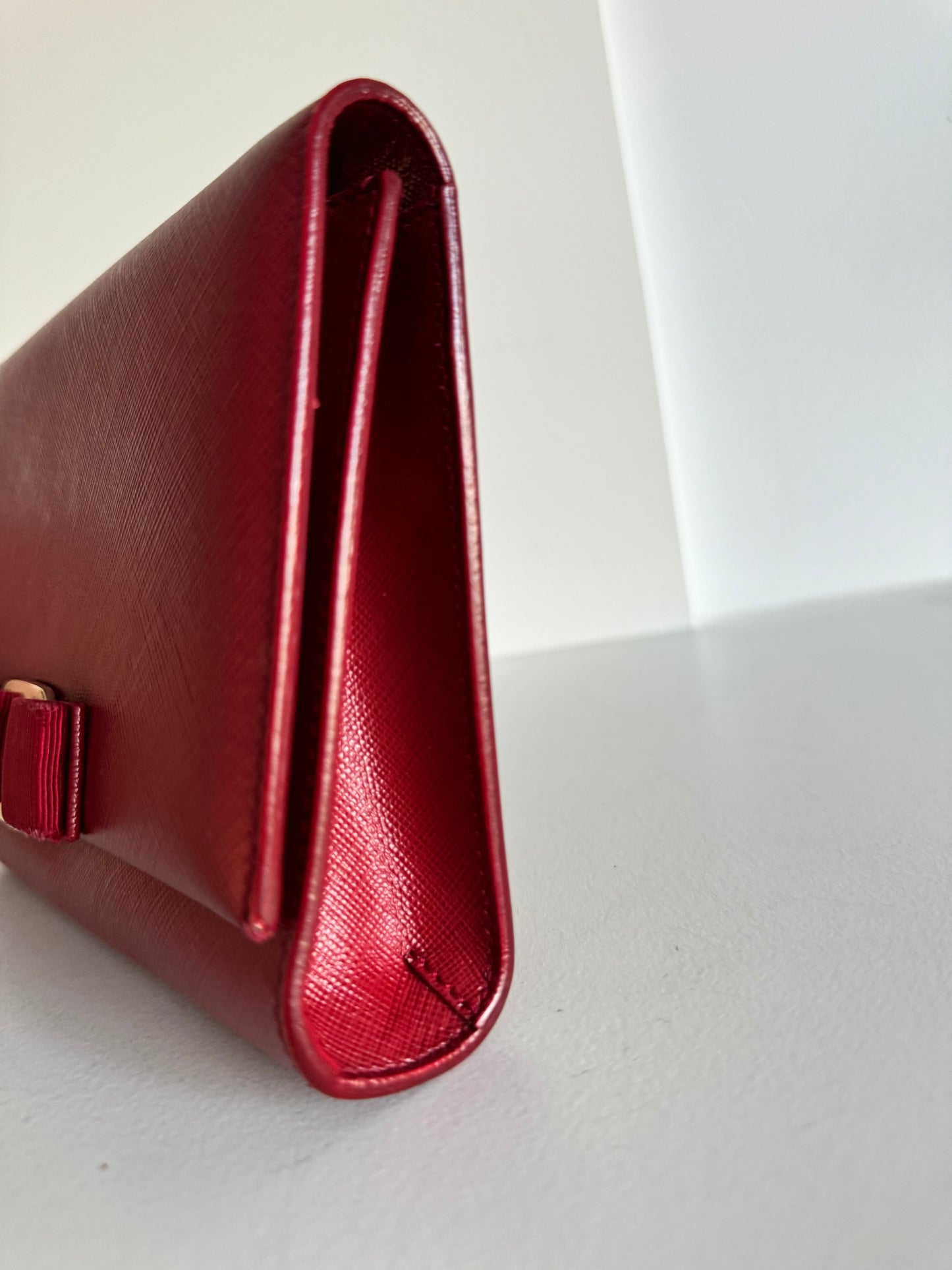 SALVATORE FERRAGAMO
Hammered Calfskin Mini Miss Vara Bow Chain Bag Red