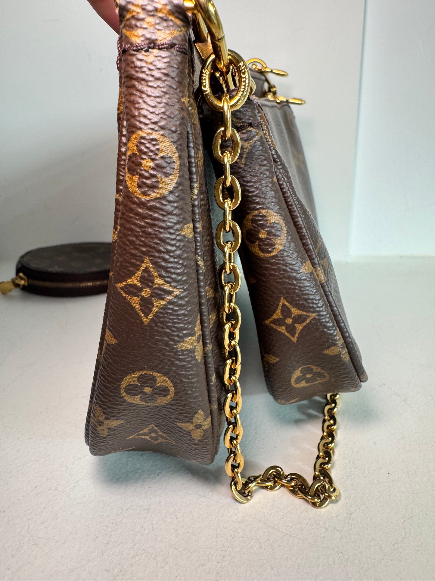 Louis Vuitton multipochette khaki