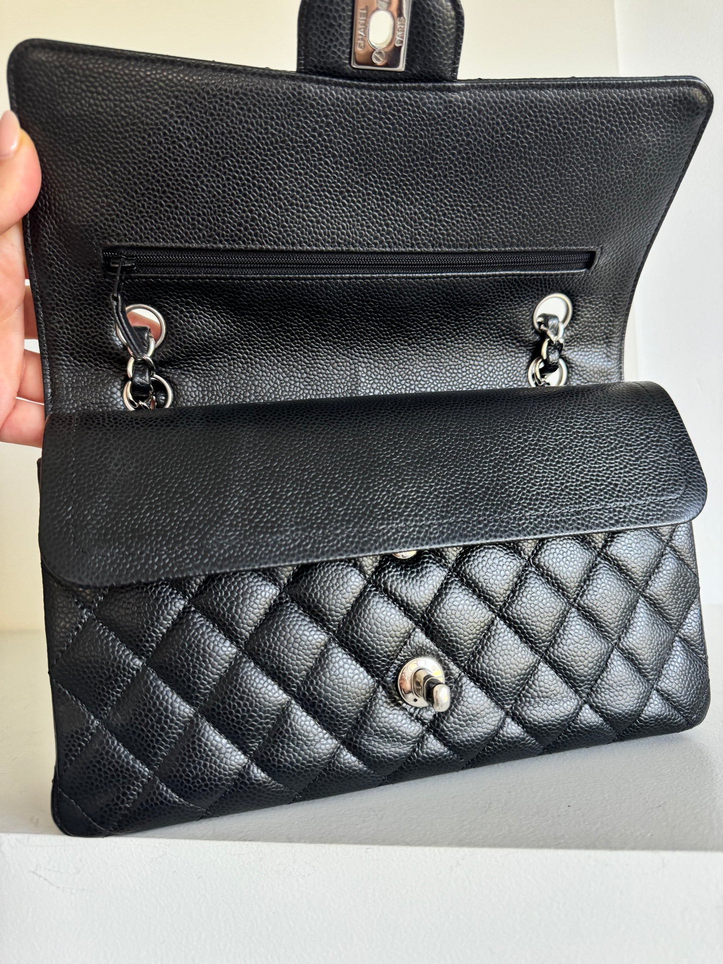 Chanel medium classic caviar flap w/shw