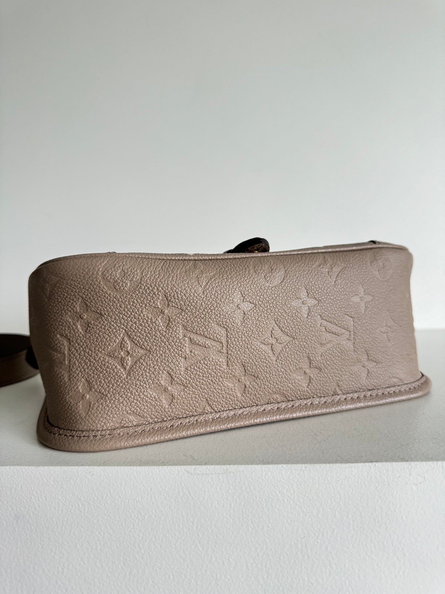 Louis Vuitton Diane Bag dove/cream