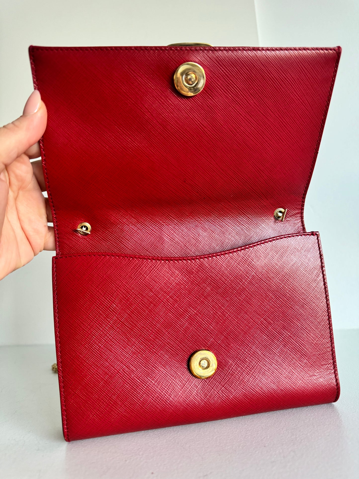 SALVATORE FERRAGAMO
Hammered Calfskin Mini Miss Vara Bow Chain Bag Red