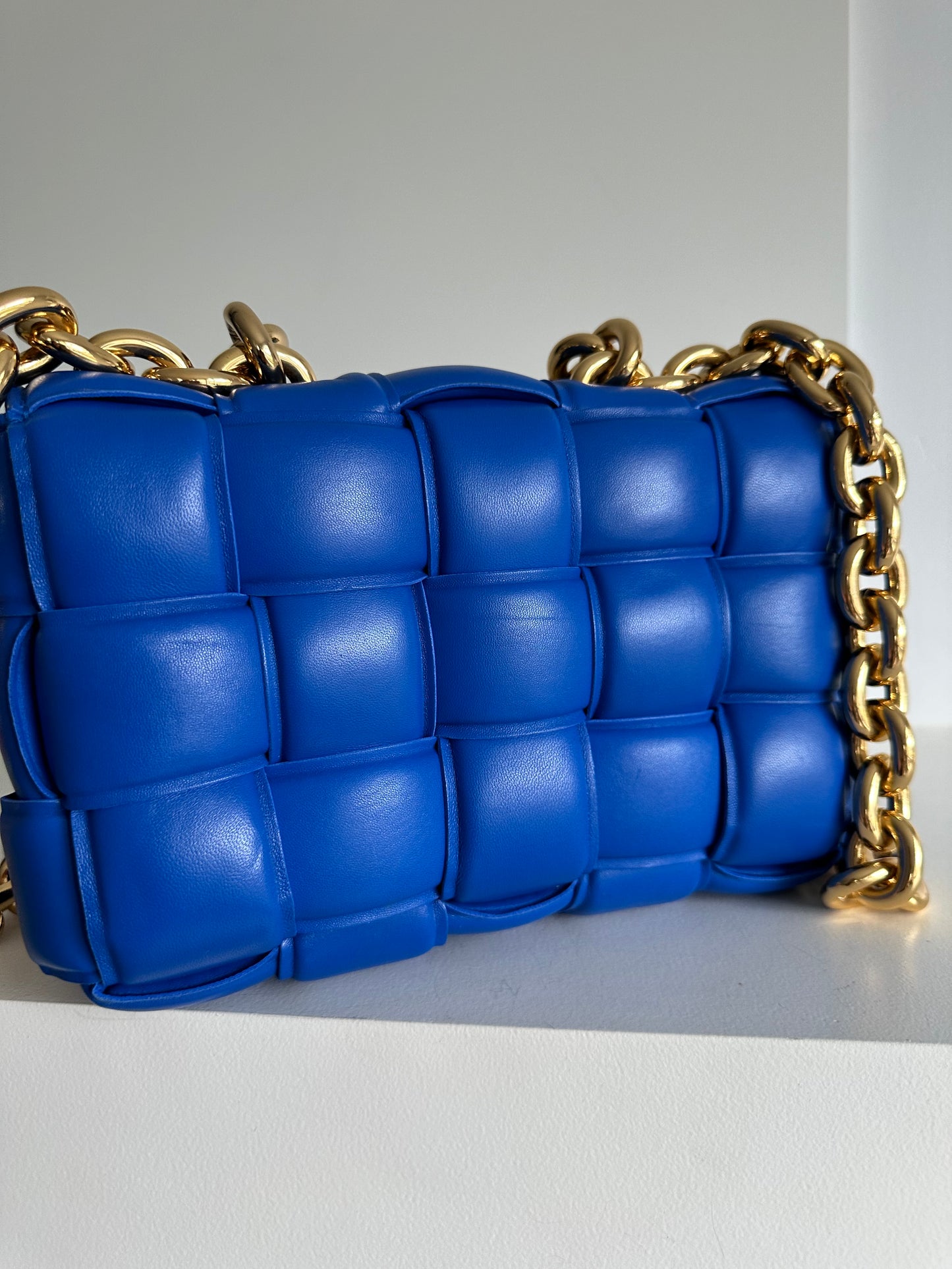 Bottega veneta padded chain cassette bag, blue