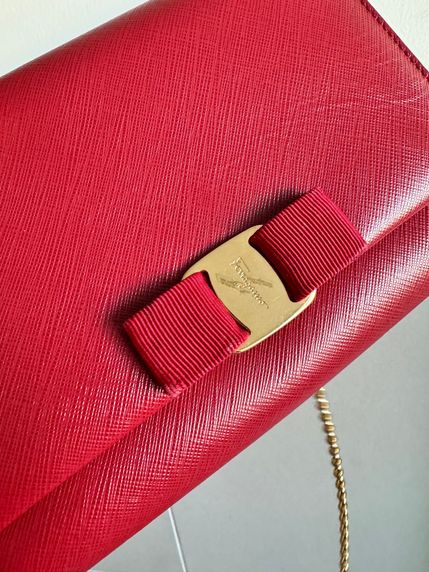 SALVATORE FERRAGAMO
Hammered Calfskin Mini Miss Vara Bow Chain Bag Red