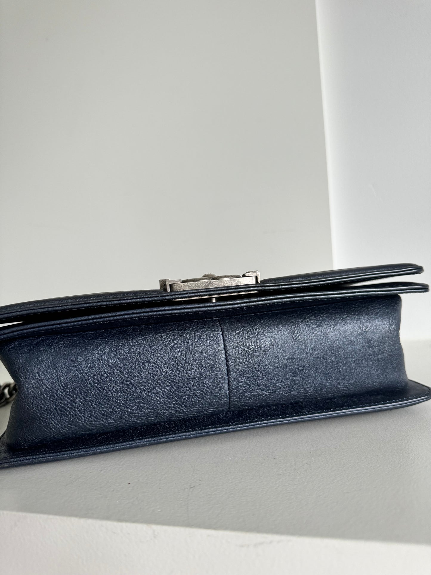 Chanel quilted calfskin old medium boy, Navy