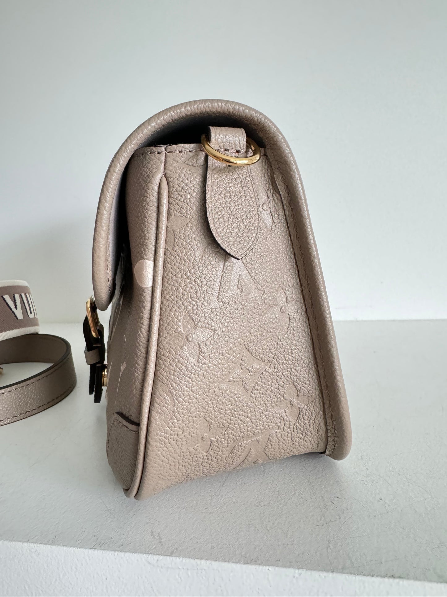 Louis Vuitton Diane Bag dove/cream