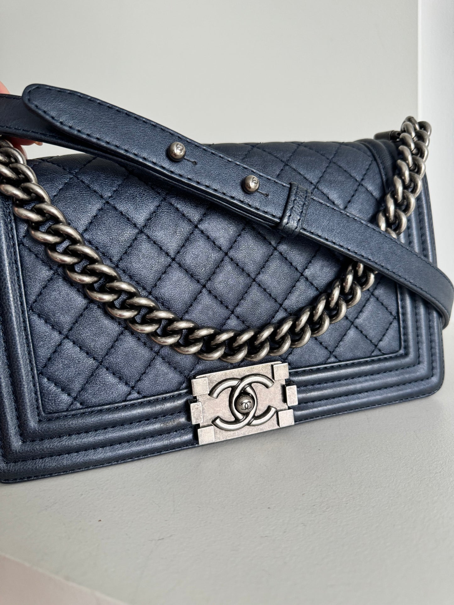 Chanel quilted calfskin old medium boy, Navy