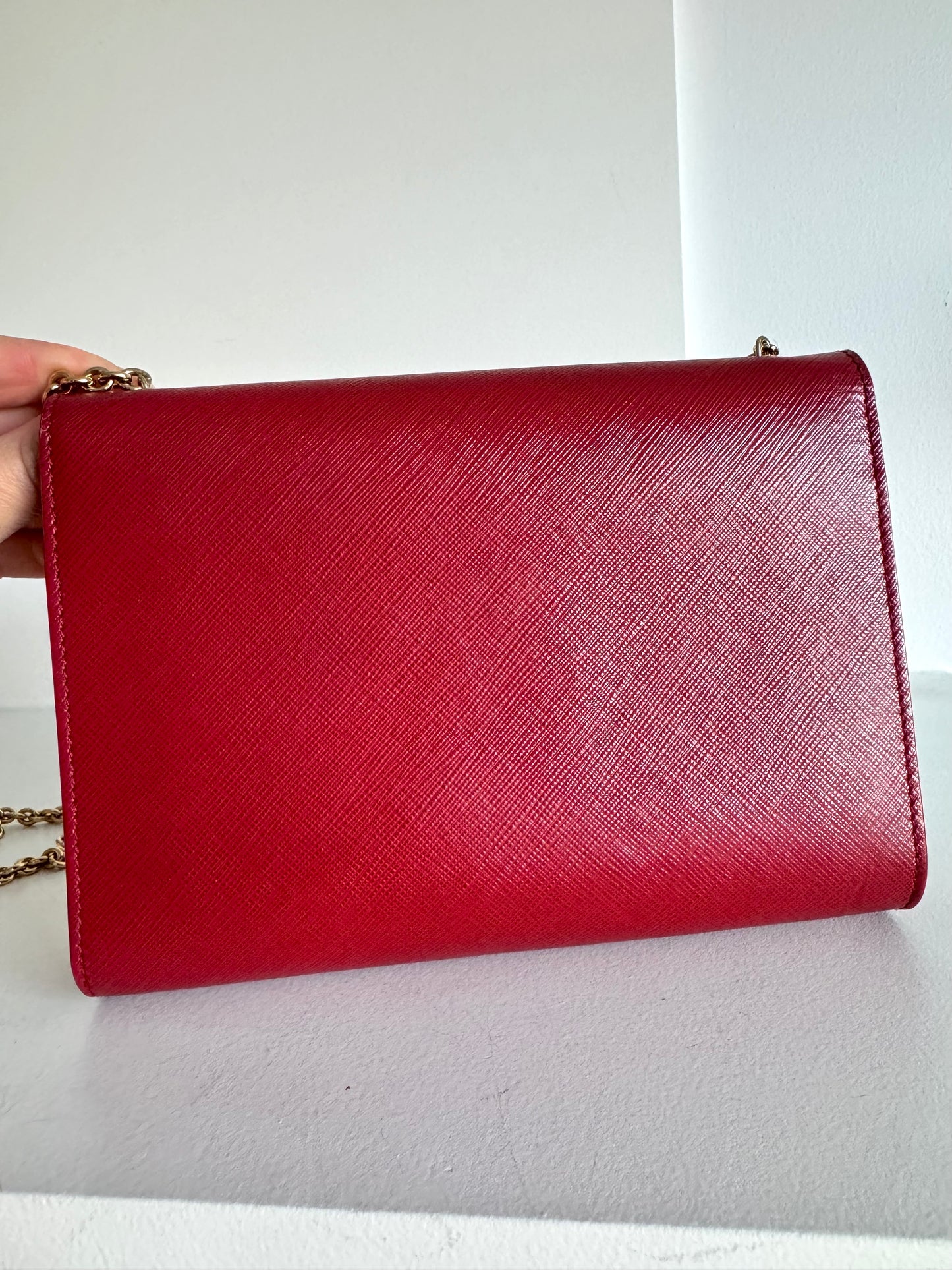 SALVATORE FERRAGAMO
Hammered Calfskin Mini Miss Vara Bow Chain Bag Red