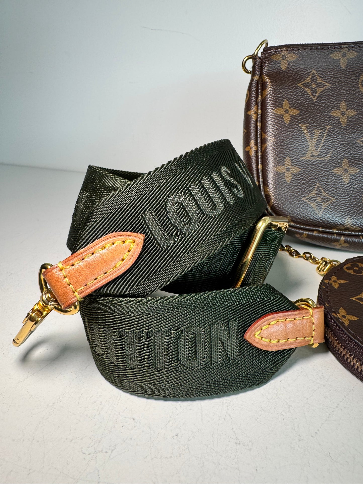 Louis Vuitton multipochette khaki