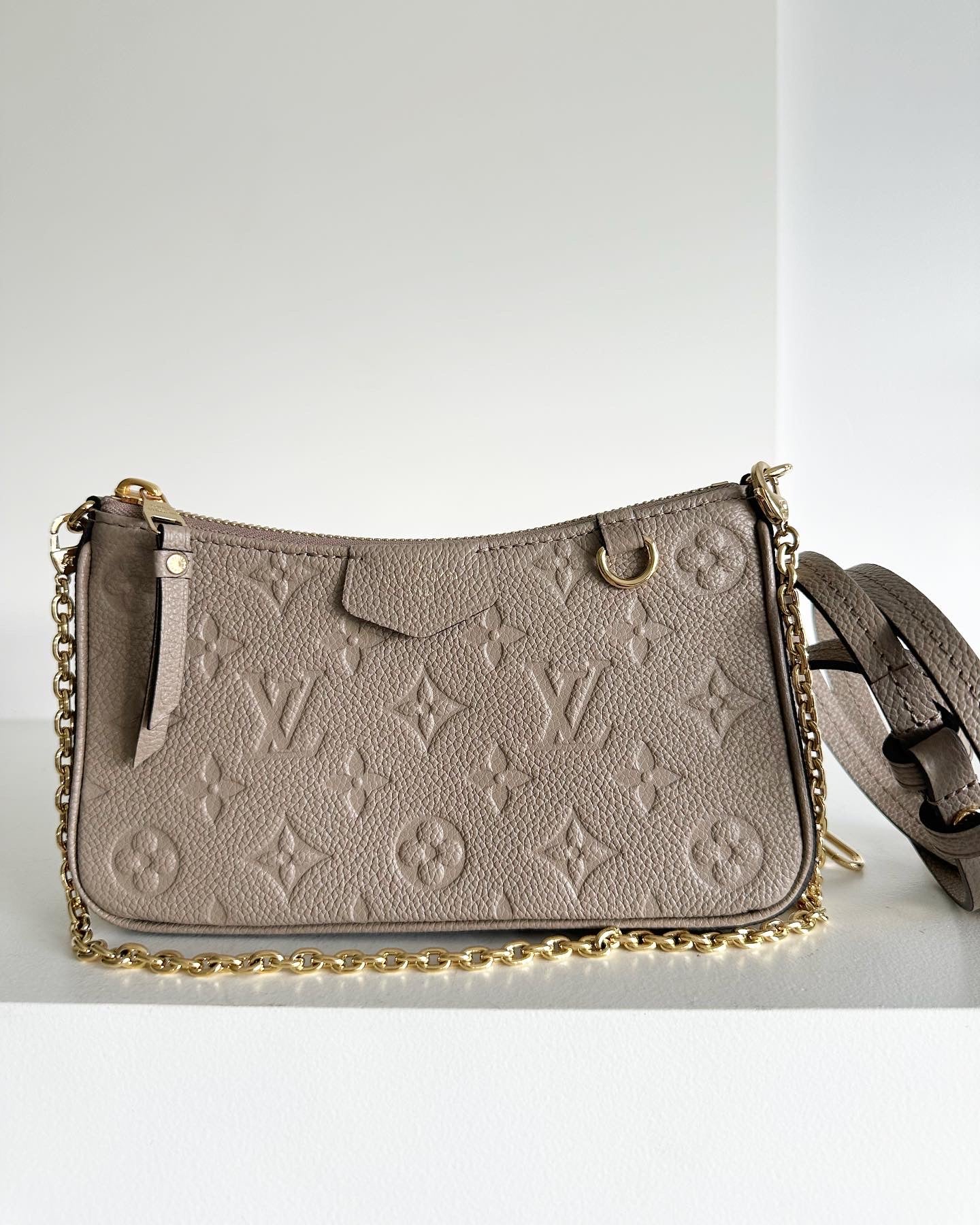 Louis Vuitton Easy Pouch on strap bagu