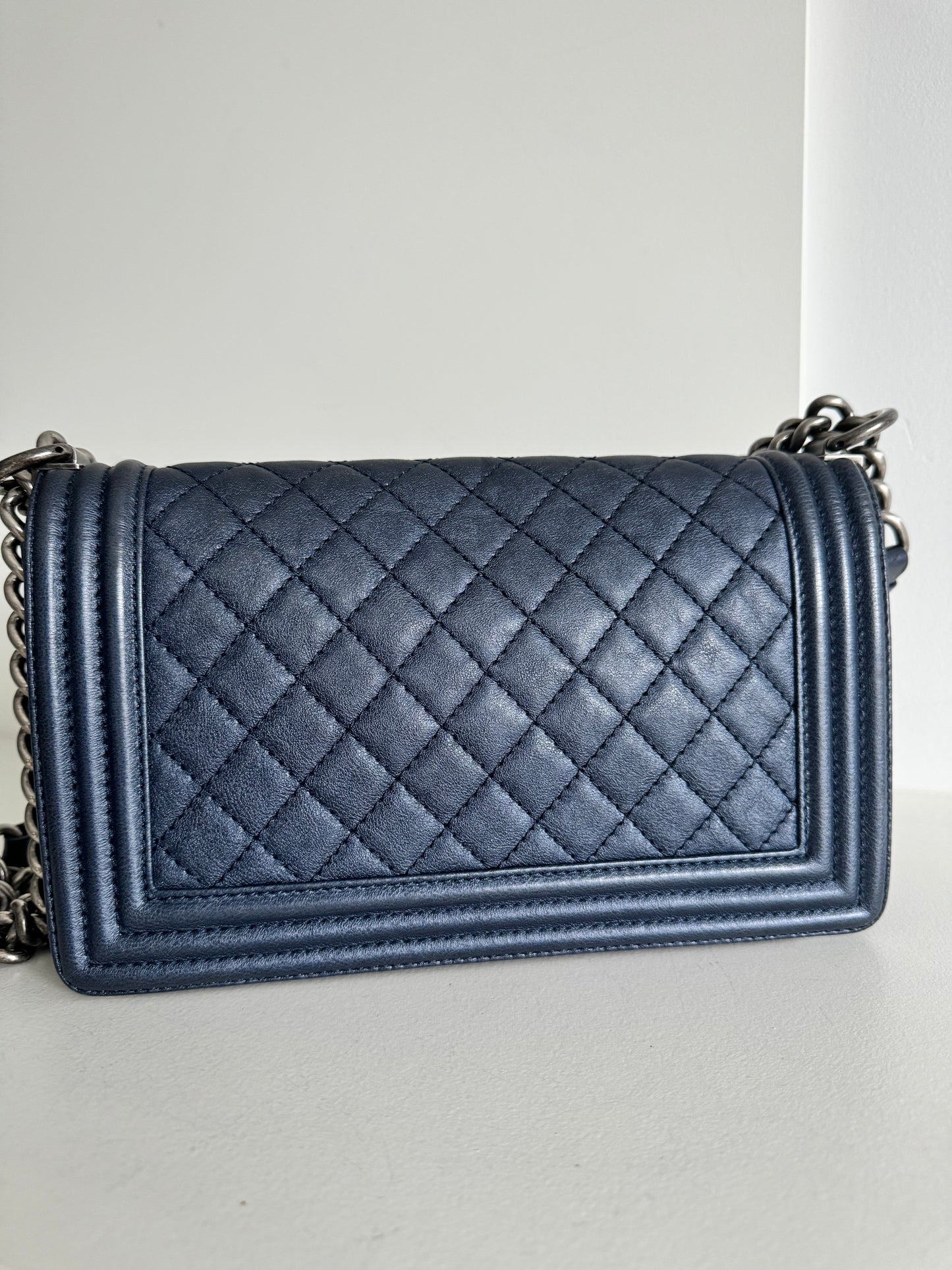 Chanel quilted calfskin old medium boy, Navy