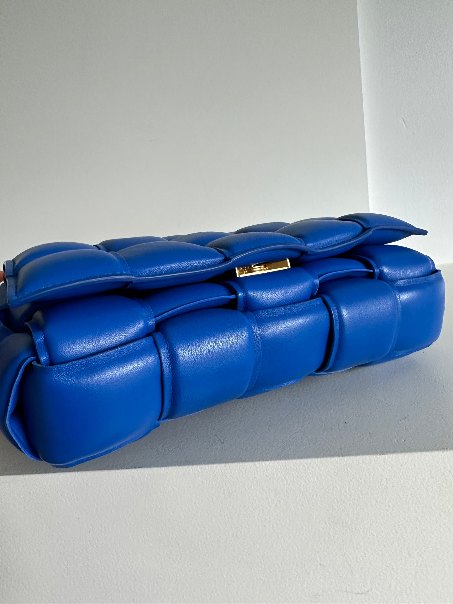 Bottega veneta padded chain cassette bag, blue
