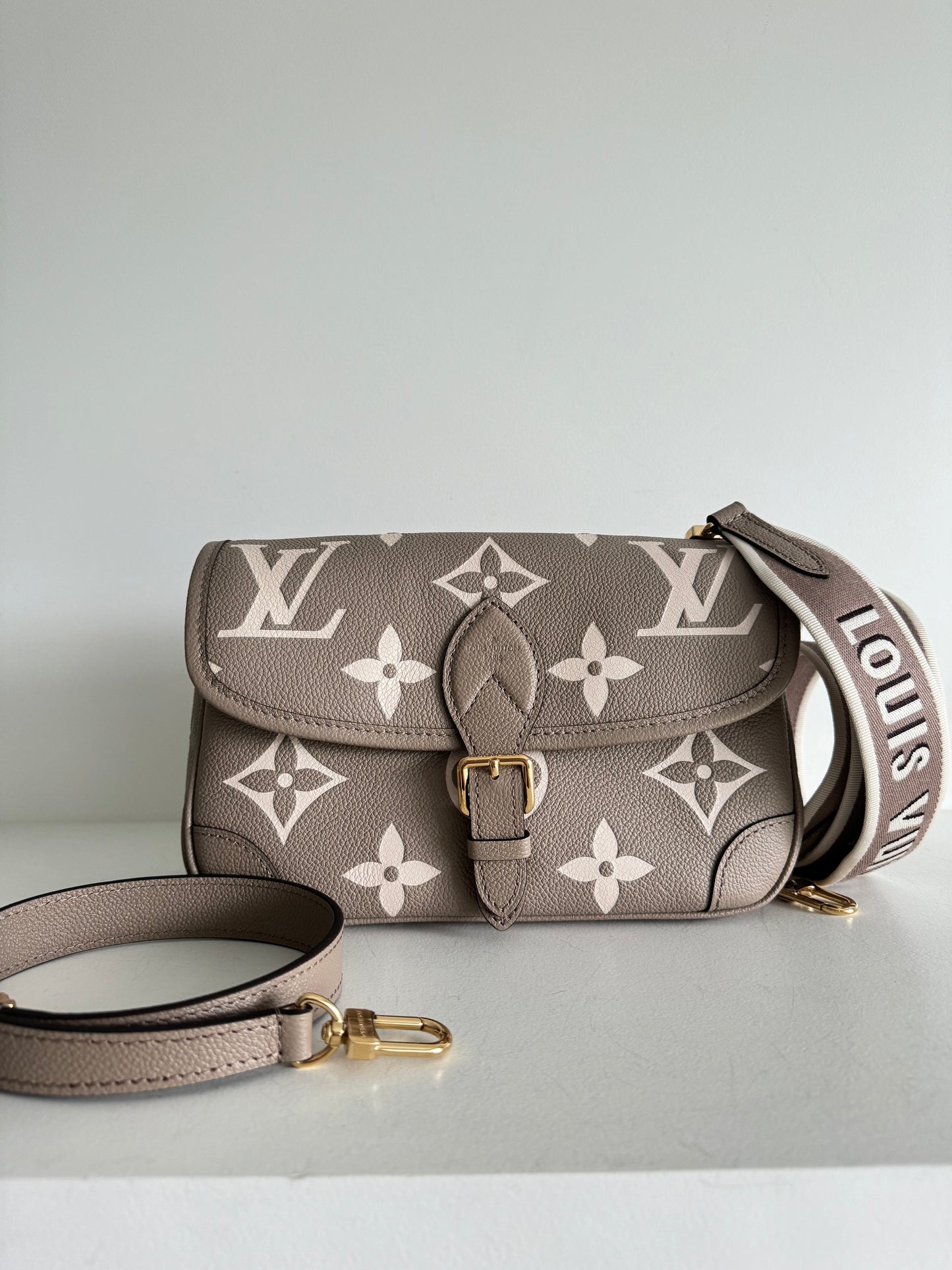 Louis Vuitton Diane Bag dove/cream