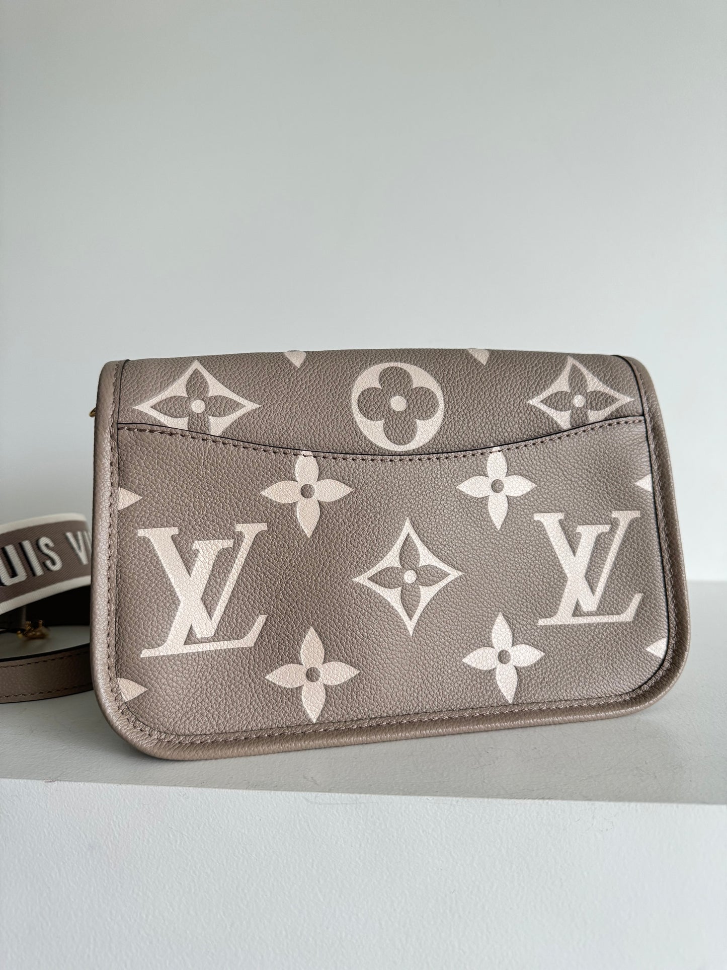 Louis Vuitton Diane Bag dove/cream