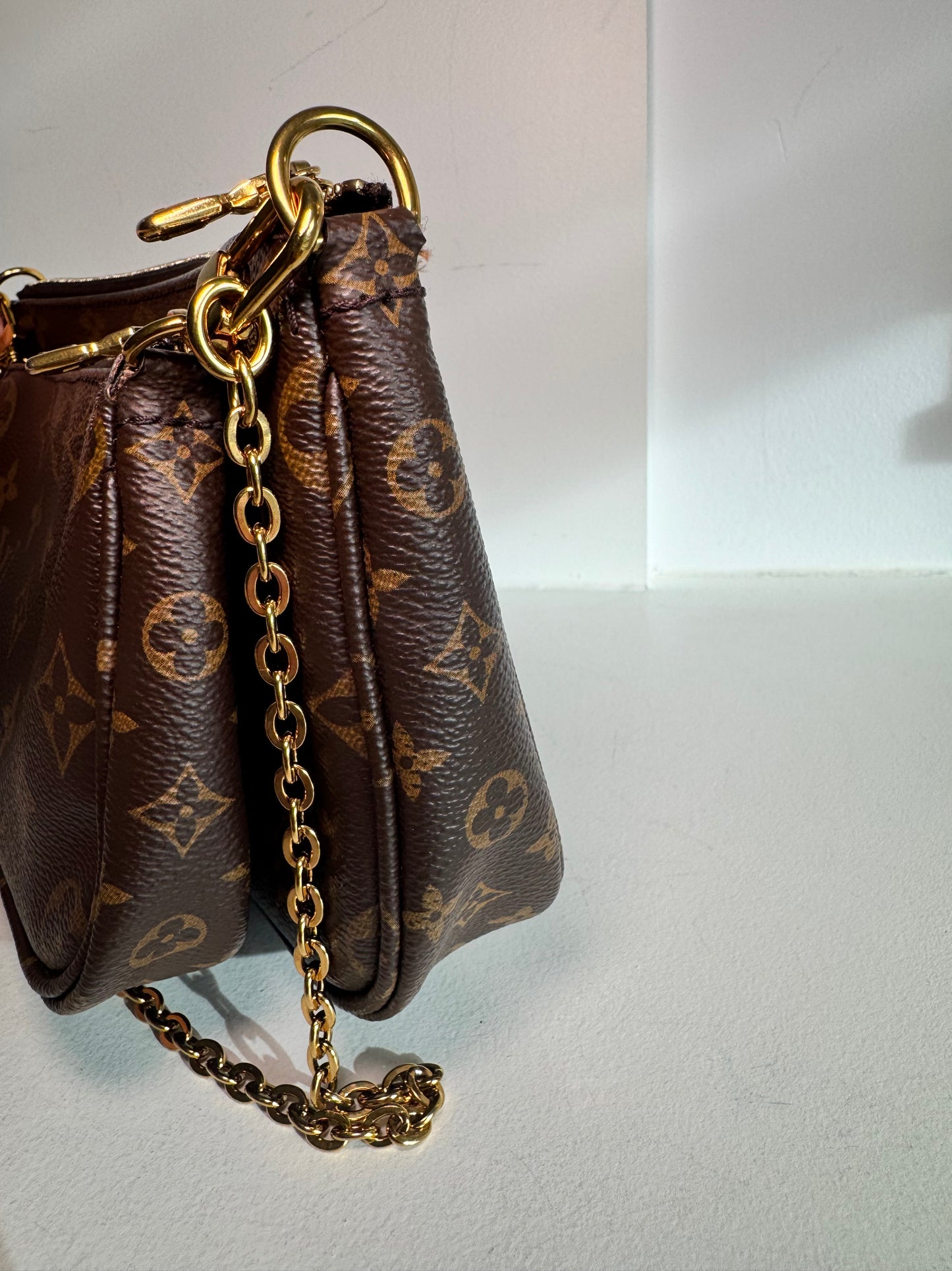 Louis Vuitton multipochette khaki