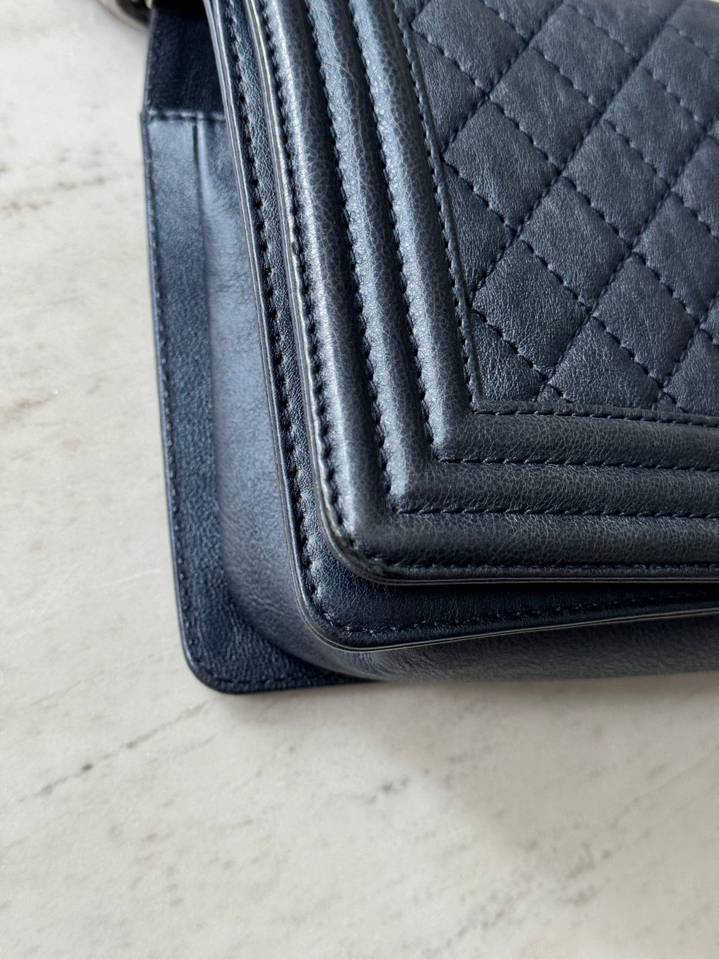 Chanel quilted calfskin old medium boy, Navy