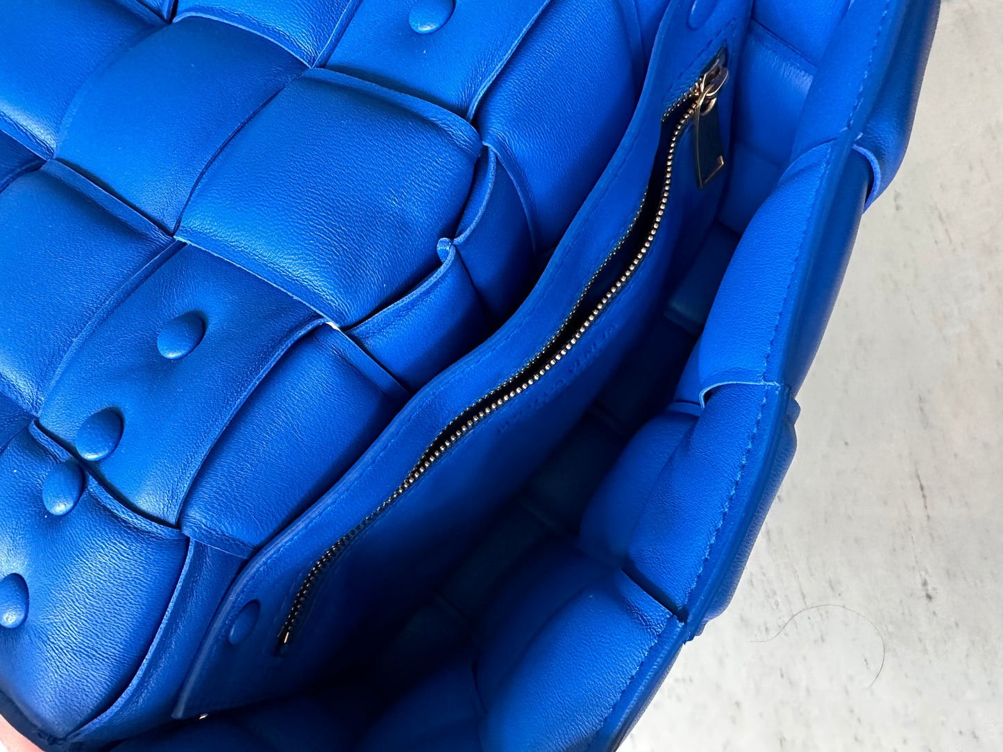 Bottega veneta padded chain cassette bag, blue