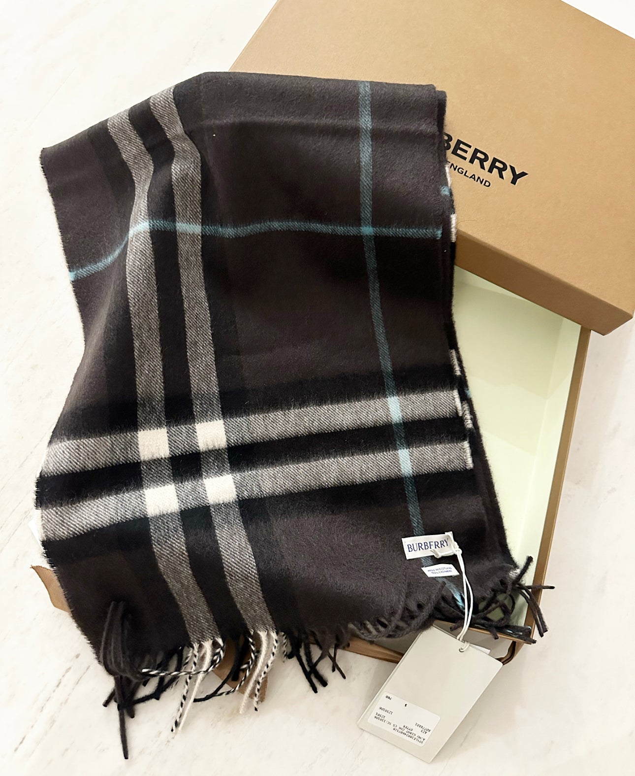 Burberry chkd cashmere scarf