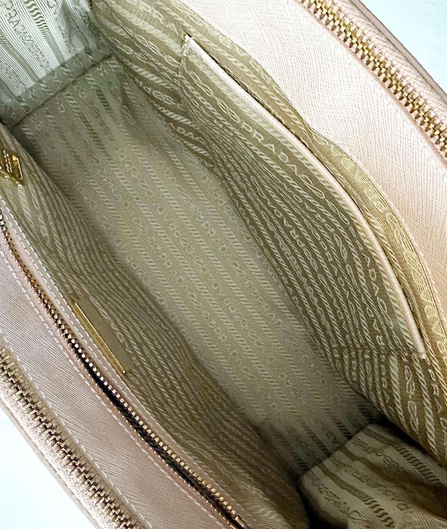 Prada medium saffiano gallery bag