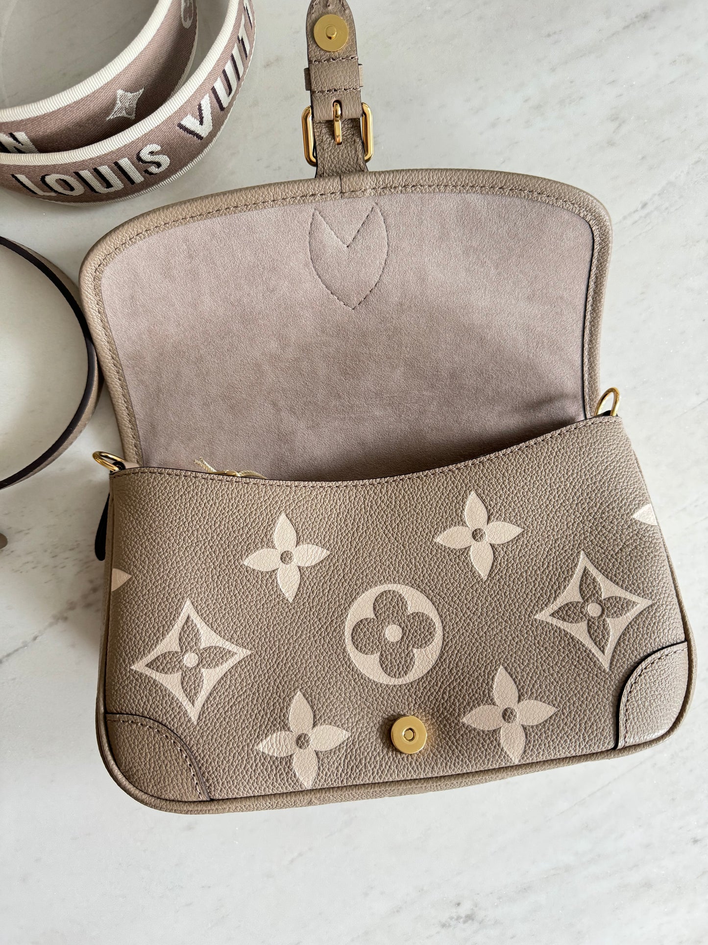 Louis Vuitton Diane Bag dove/cream