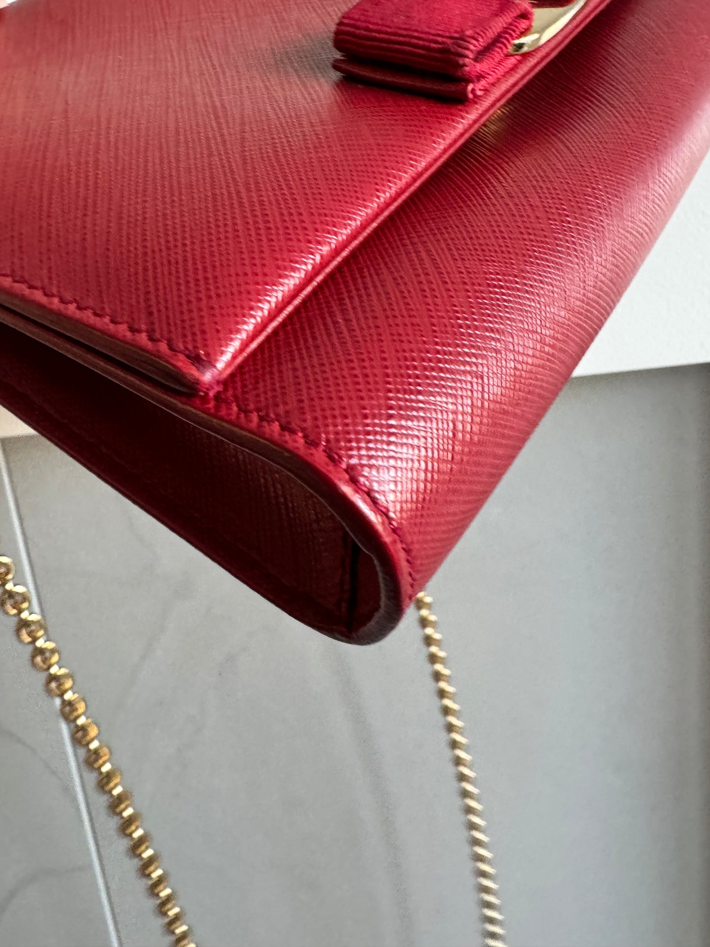 SALVATORE FERRAGAMO
Hammered Calfskin Mini Miss Vara Bow Chain Bag Red