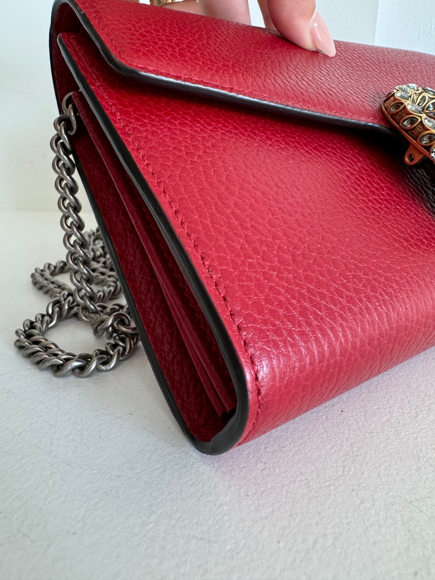 Gucci dionysus wallet on chain. Red