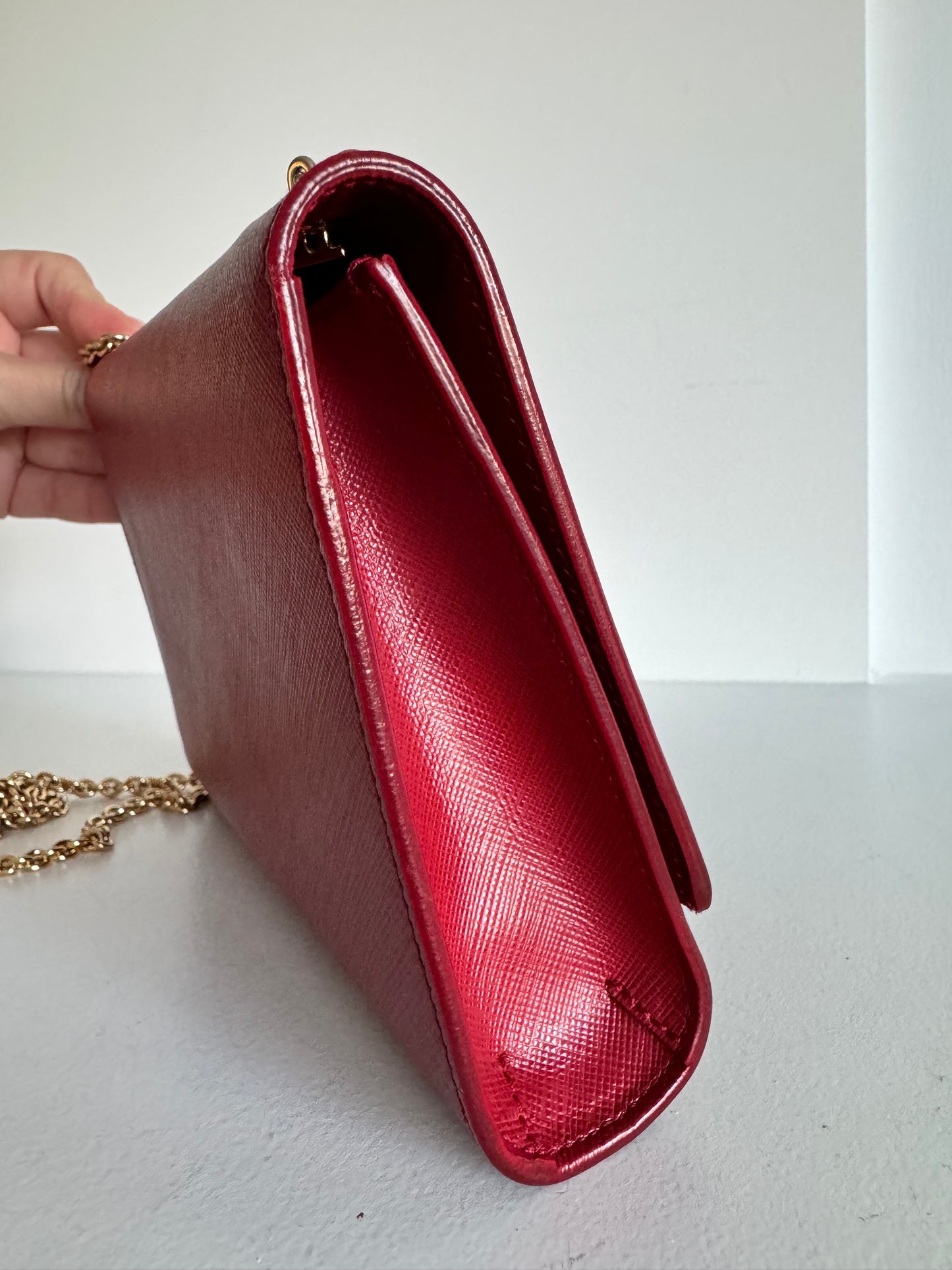 SALVATORE FERRAGAMO
Hammered Calfskin Mini Miss Vara Bow Chain Bag Red