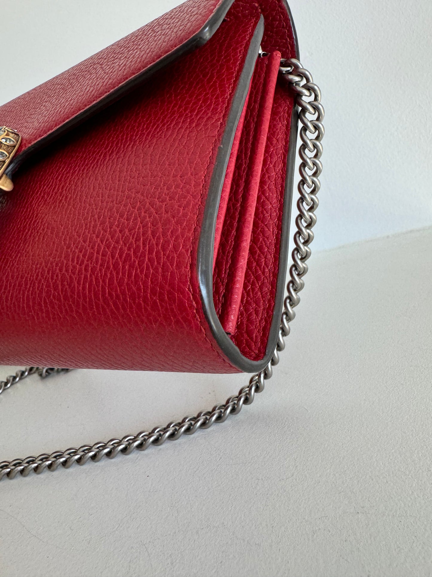 Gucci dionysus wallet on chain. Red