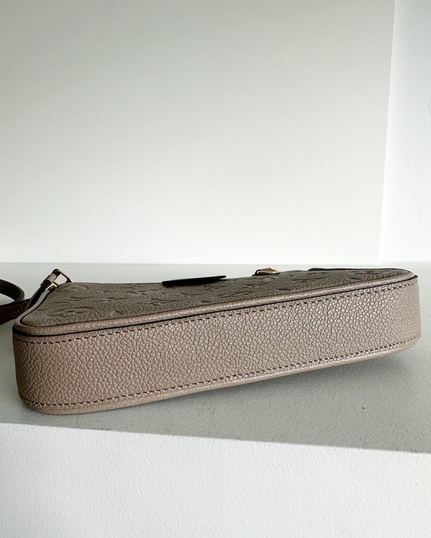 Louis Vuitton Easy Pouch on strap bagu