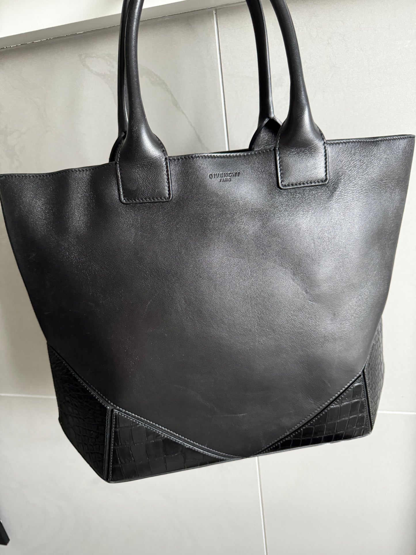 Givenchy Nappa Black Medium Easy Tote