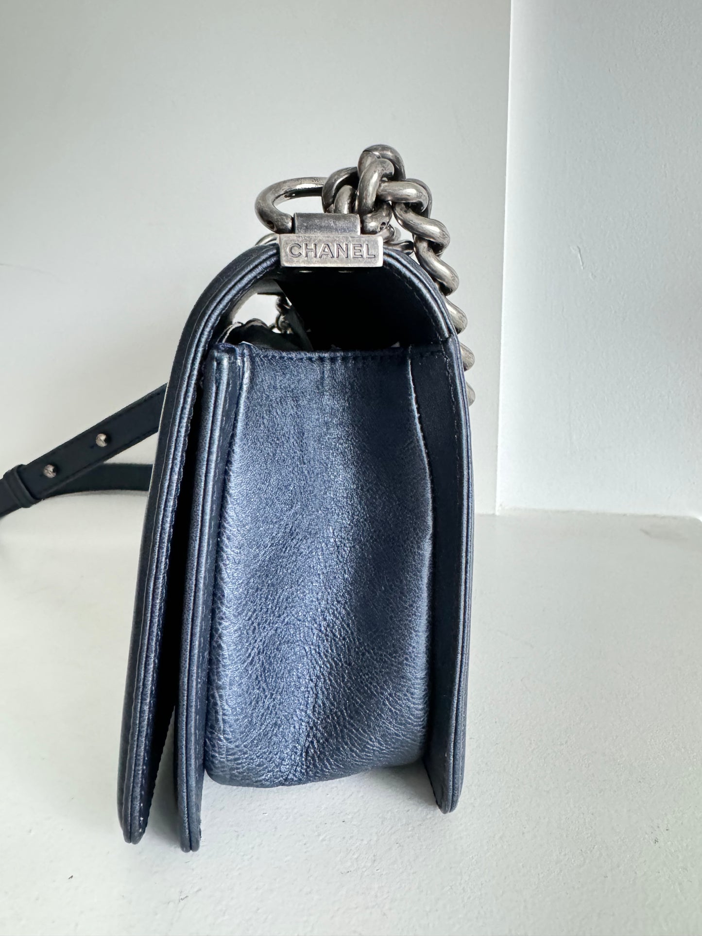 Chanel quilted calfskin old medium boy, Navy