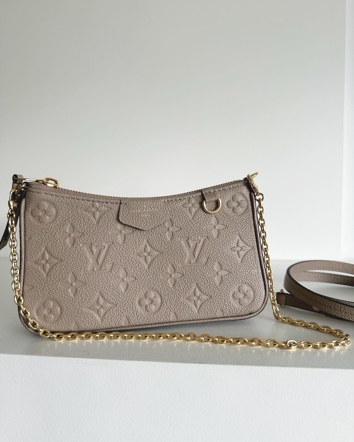 Louis Vuitton Easy Pouch on strap bagu