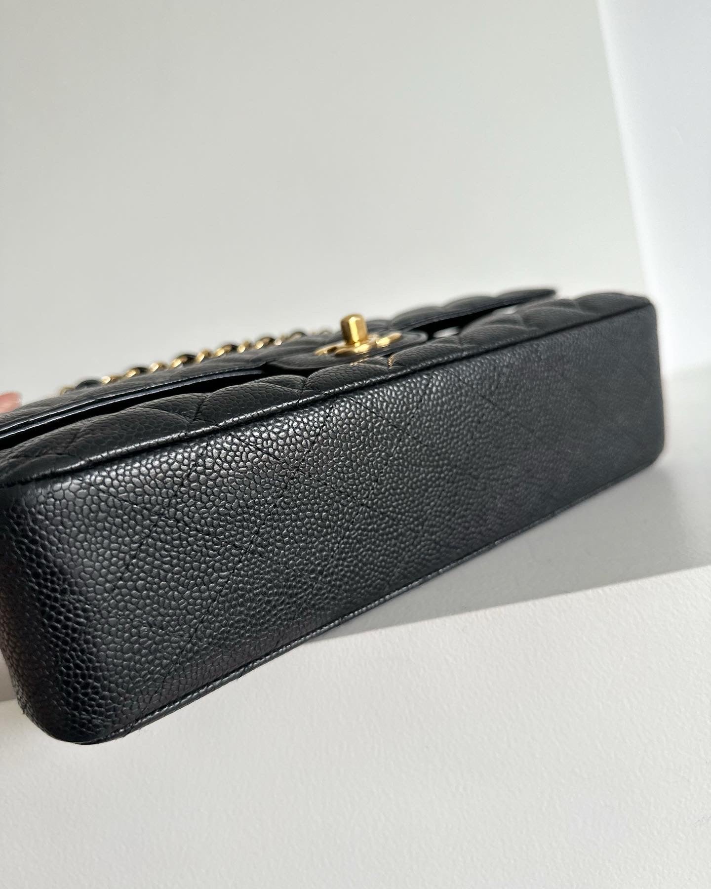 Chanel medium classic double flap caviar w/ghw