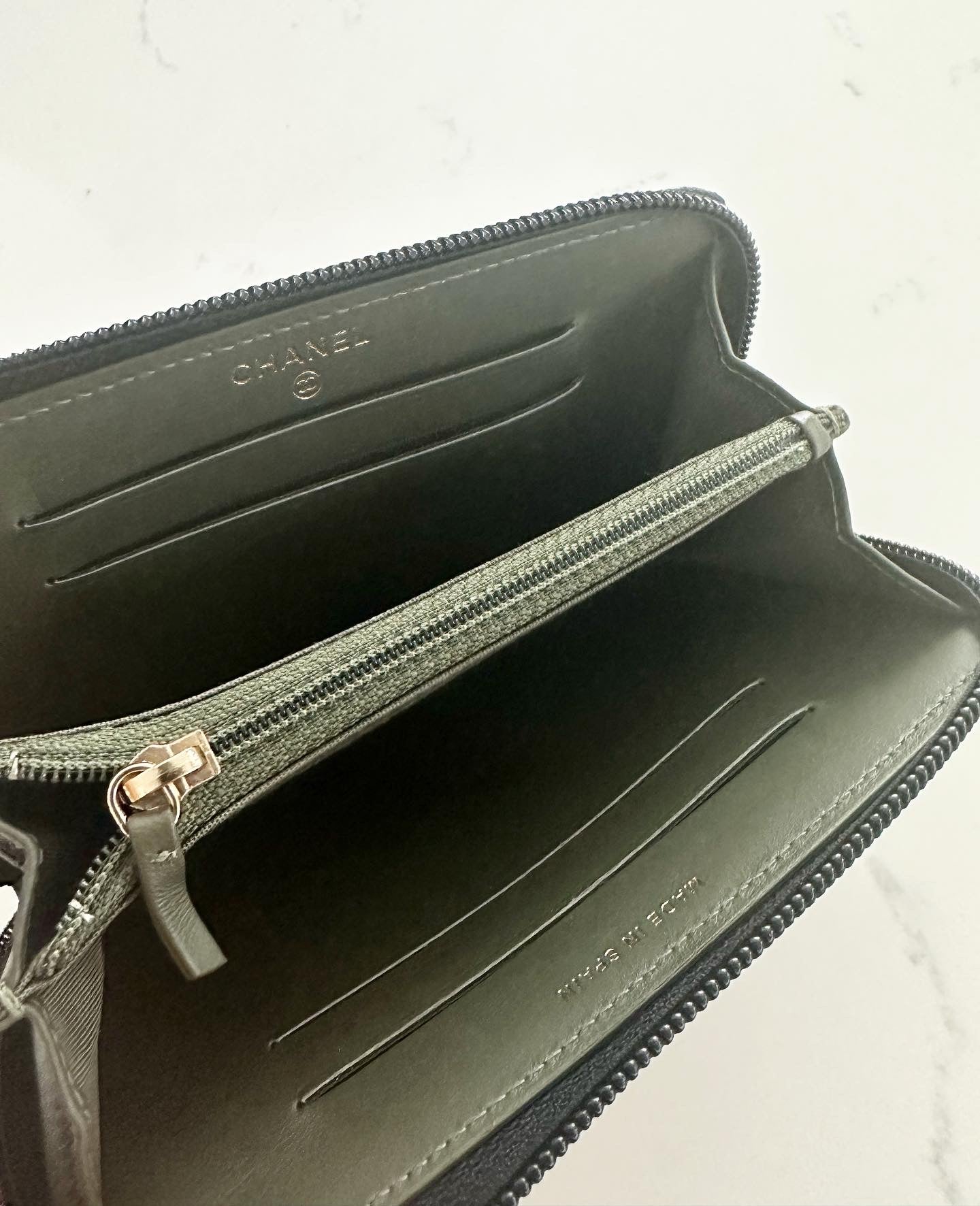 Chanel boy zippered wallet. Black caviar w/Ghw
