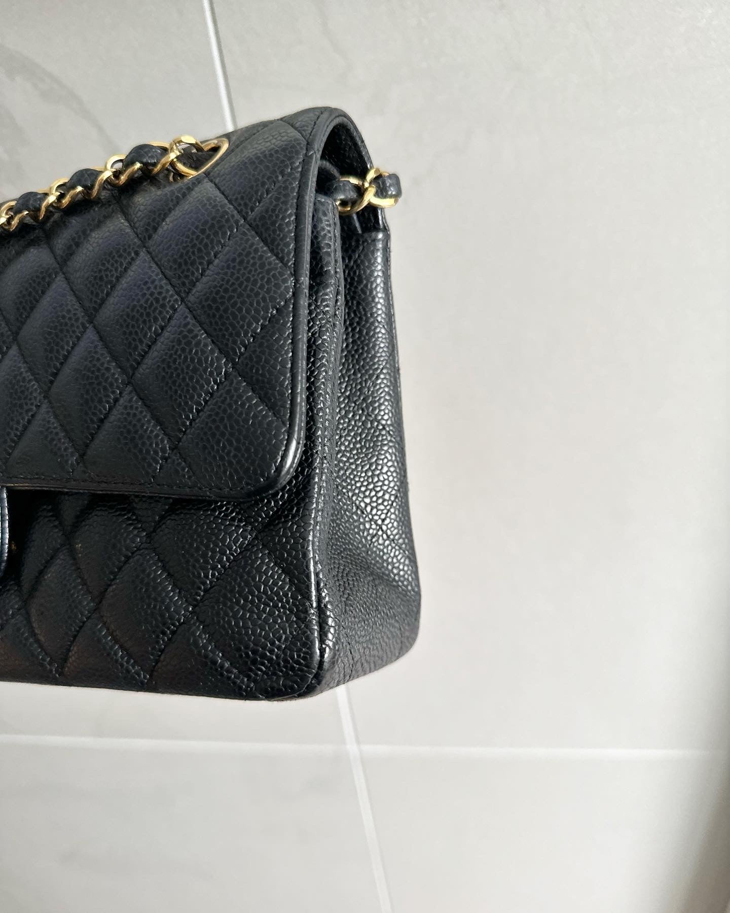 Chanel medium classic double flap caviar w/ghw