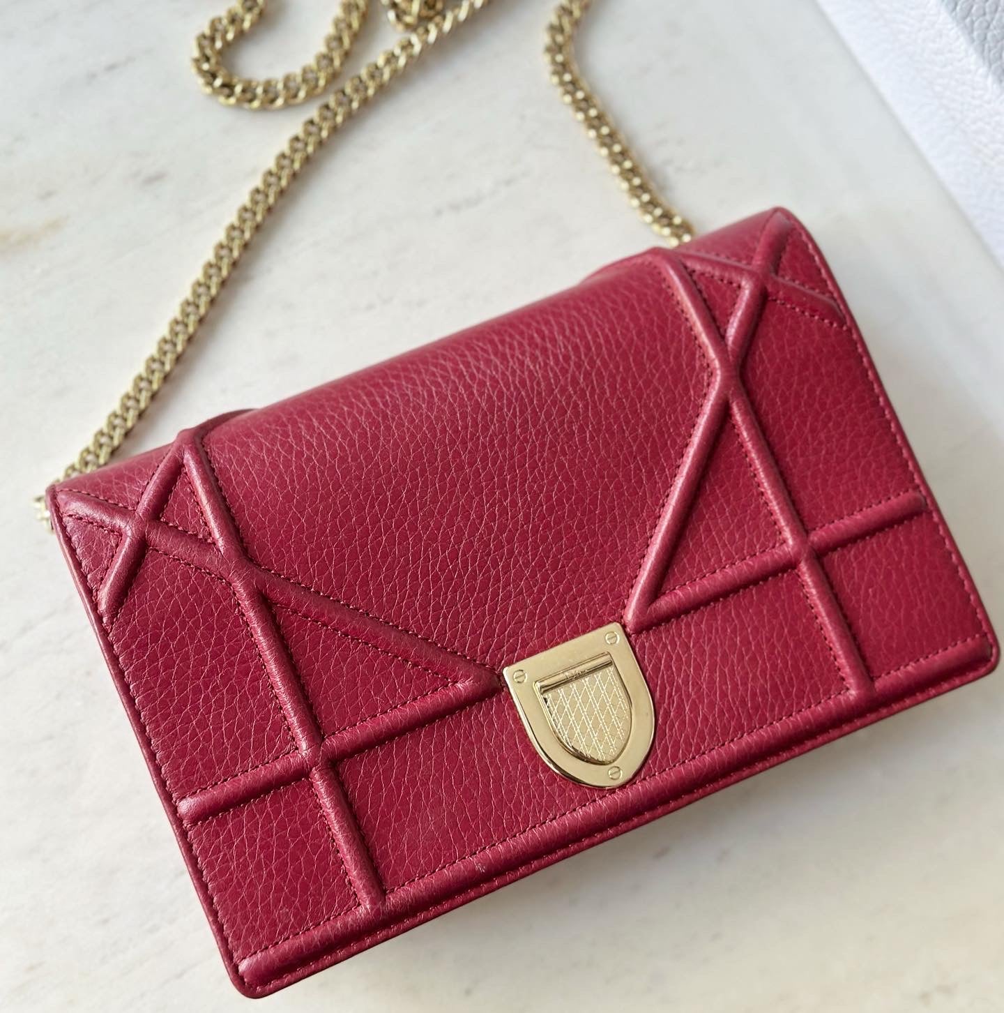 CHRISTIAN DIOR Diorama Wallet on chain w/ ghw, deep red/burgundy