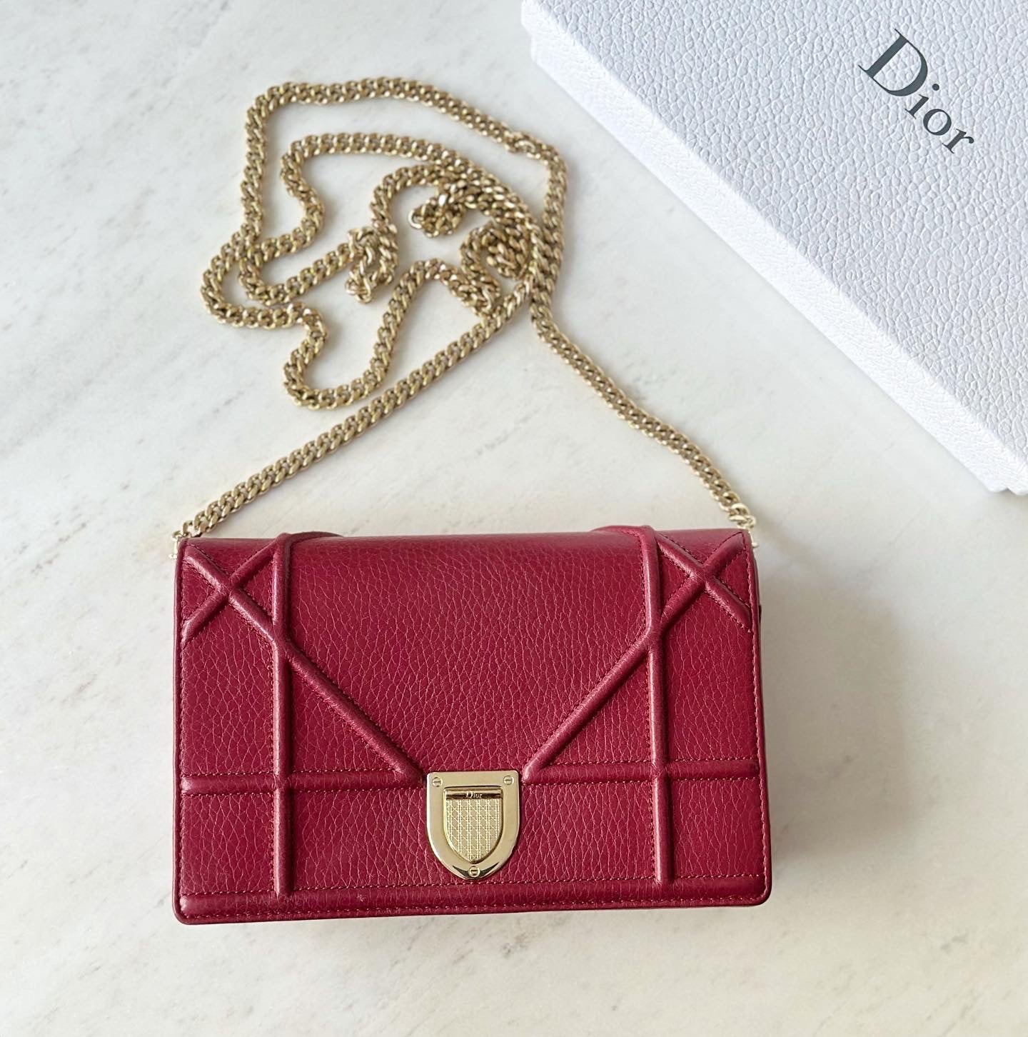 CHRISTIAN DIOR Diorama Wallet on chain w/ ghw, deep red/burgundy