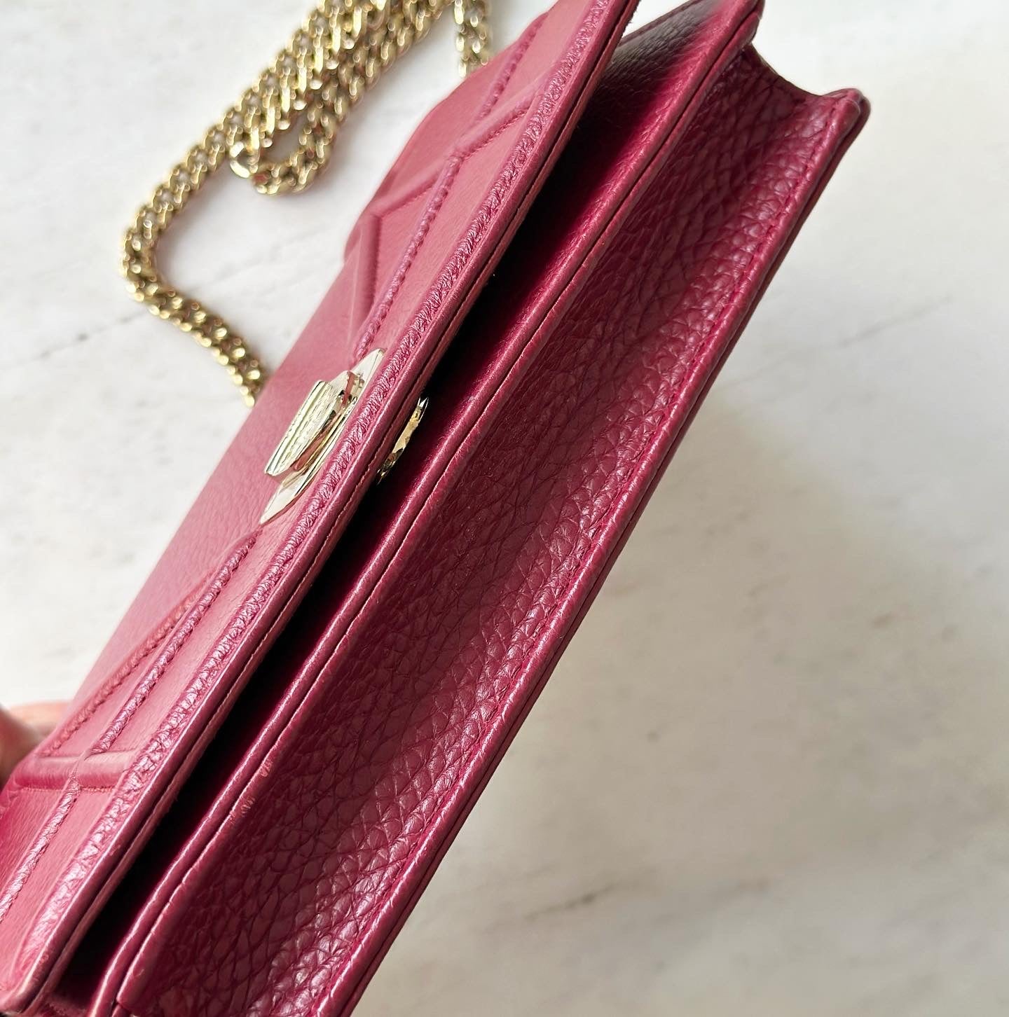 CHRISTIAN DIOR Diorama Wallet on chain w/ ghw, deep red/burgundy