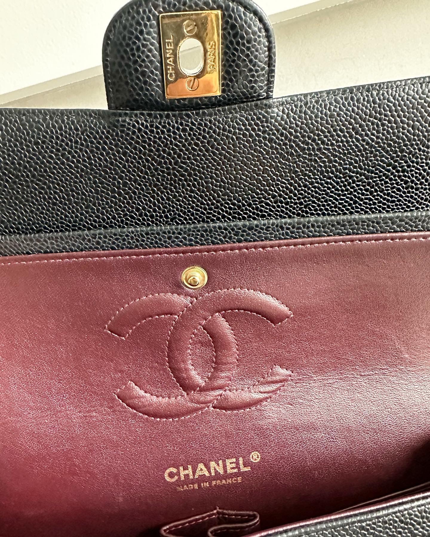Chanel medium classic double flap caviar w/ghw