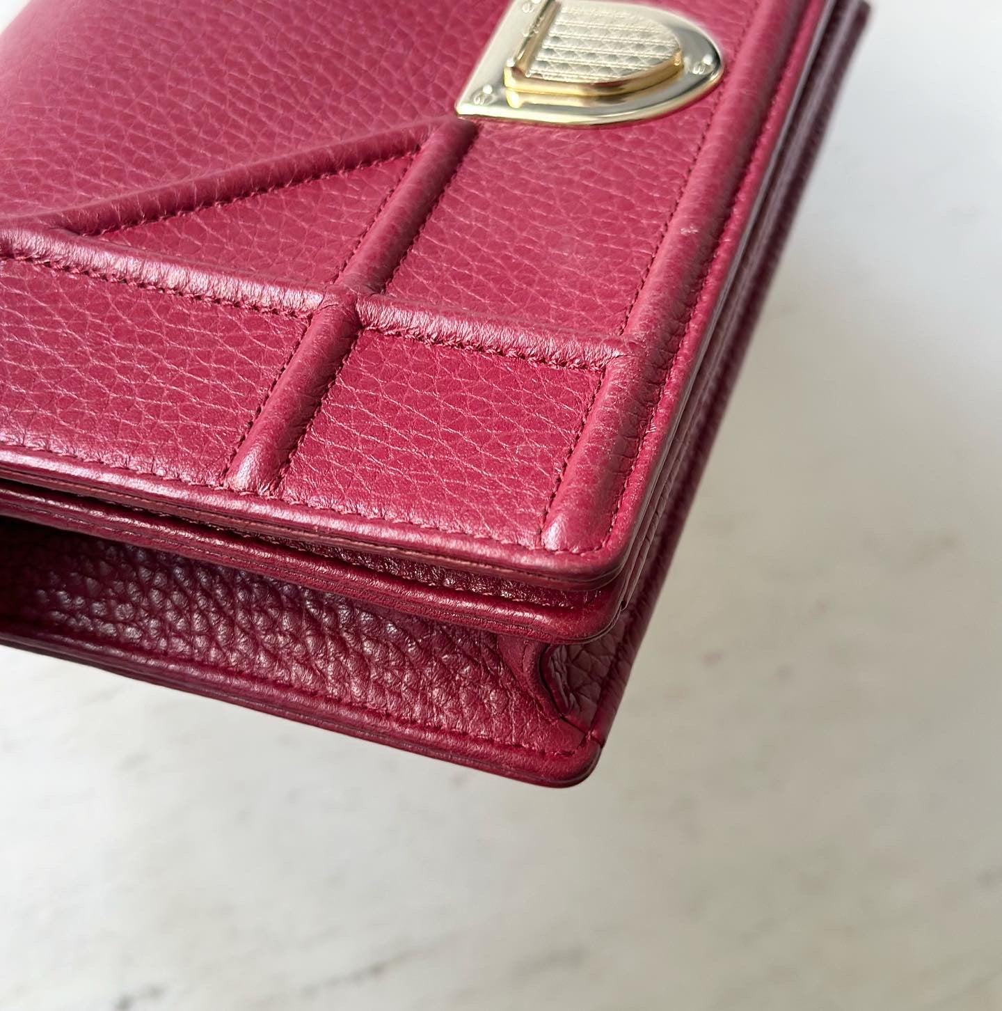 CHRISTIAN DIOR Diorama Wallet on chain w/ ghw, deep red/burgundy