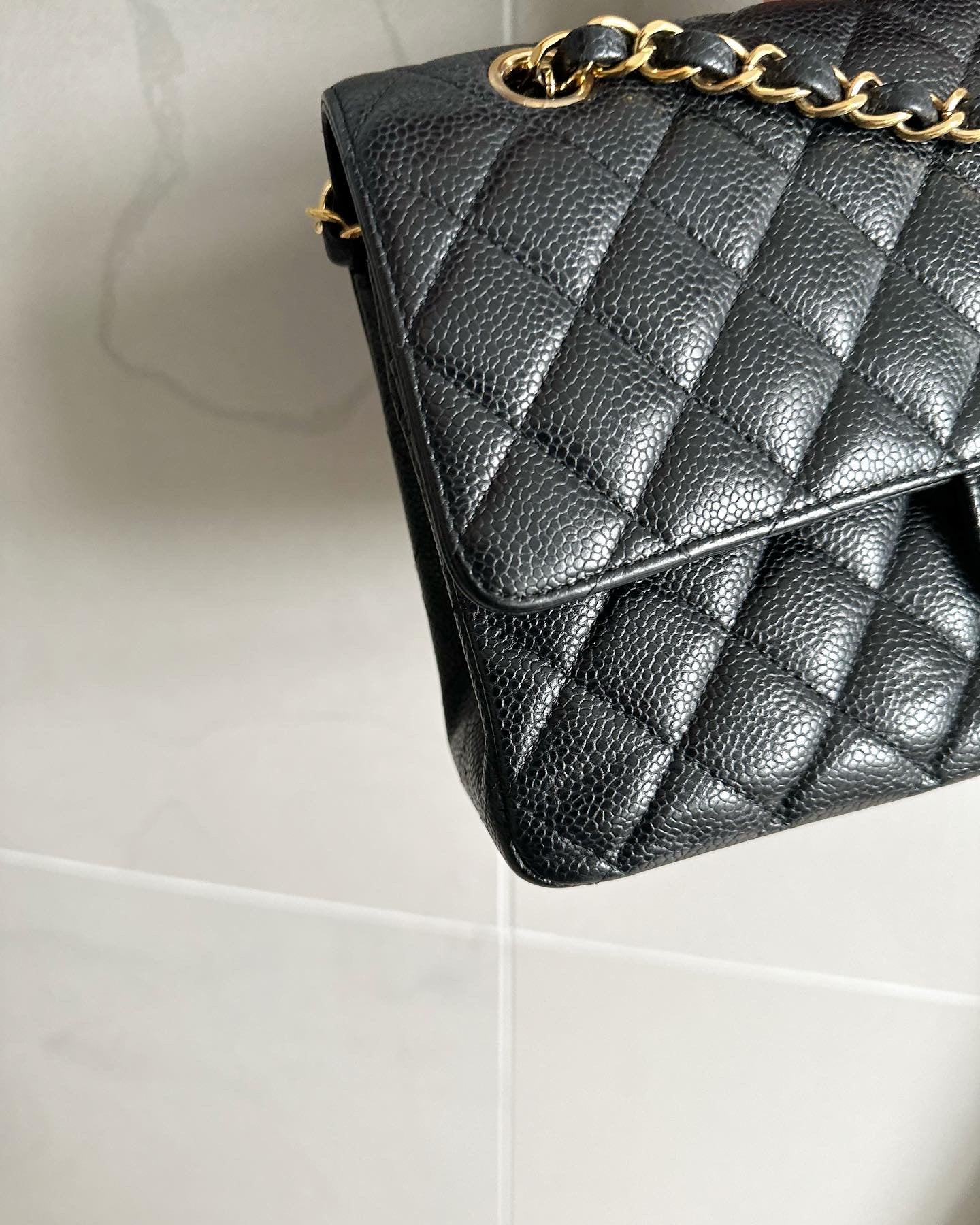 Chanel medium classic double flap caviar w/ghw