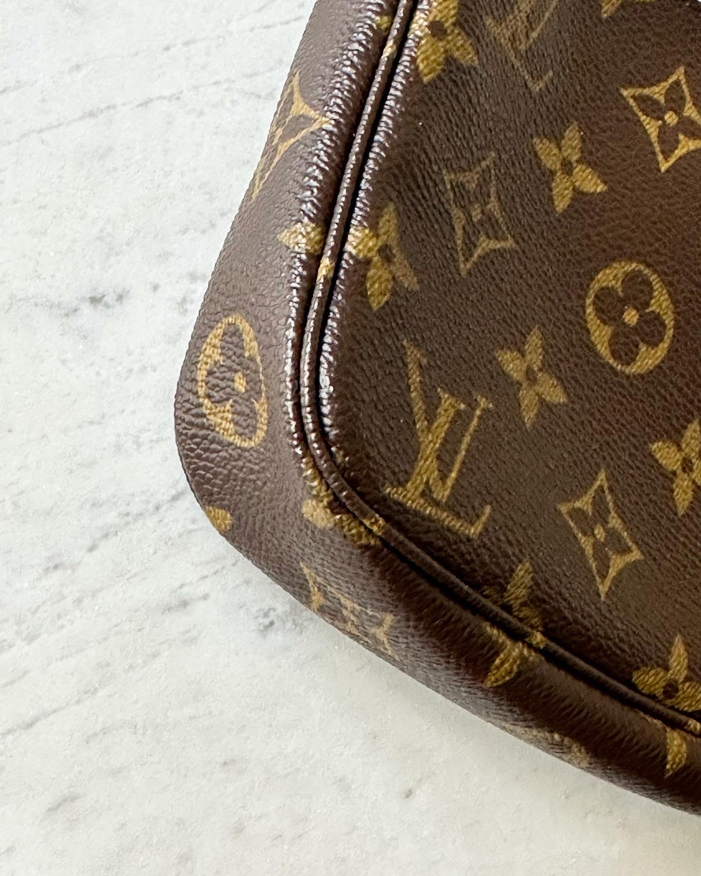 LOUIS VUITTON Pochette Accessorie Monogram