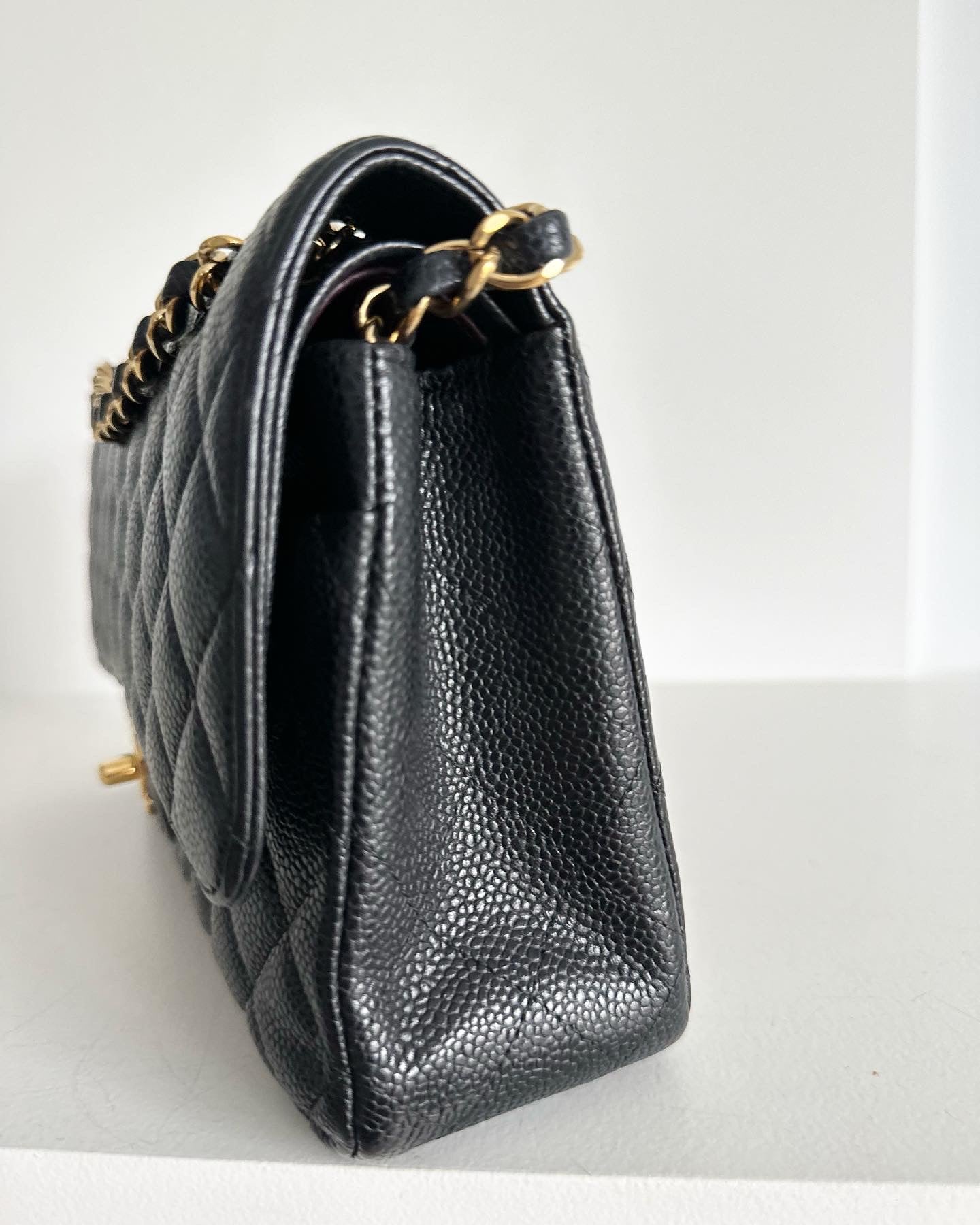 Chanel medium classic double flap caviar w/ghw