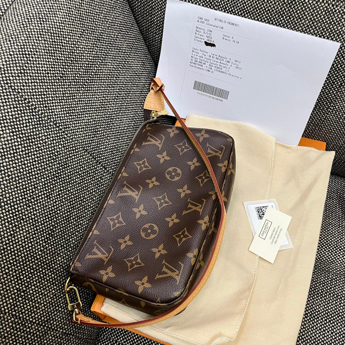 Louis Vuitton Pochette Accessories Bag