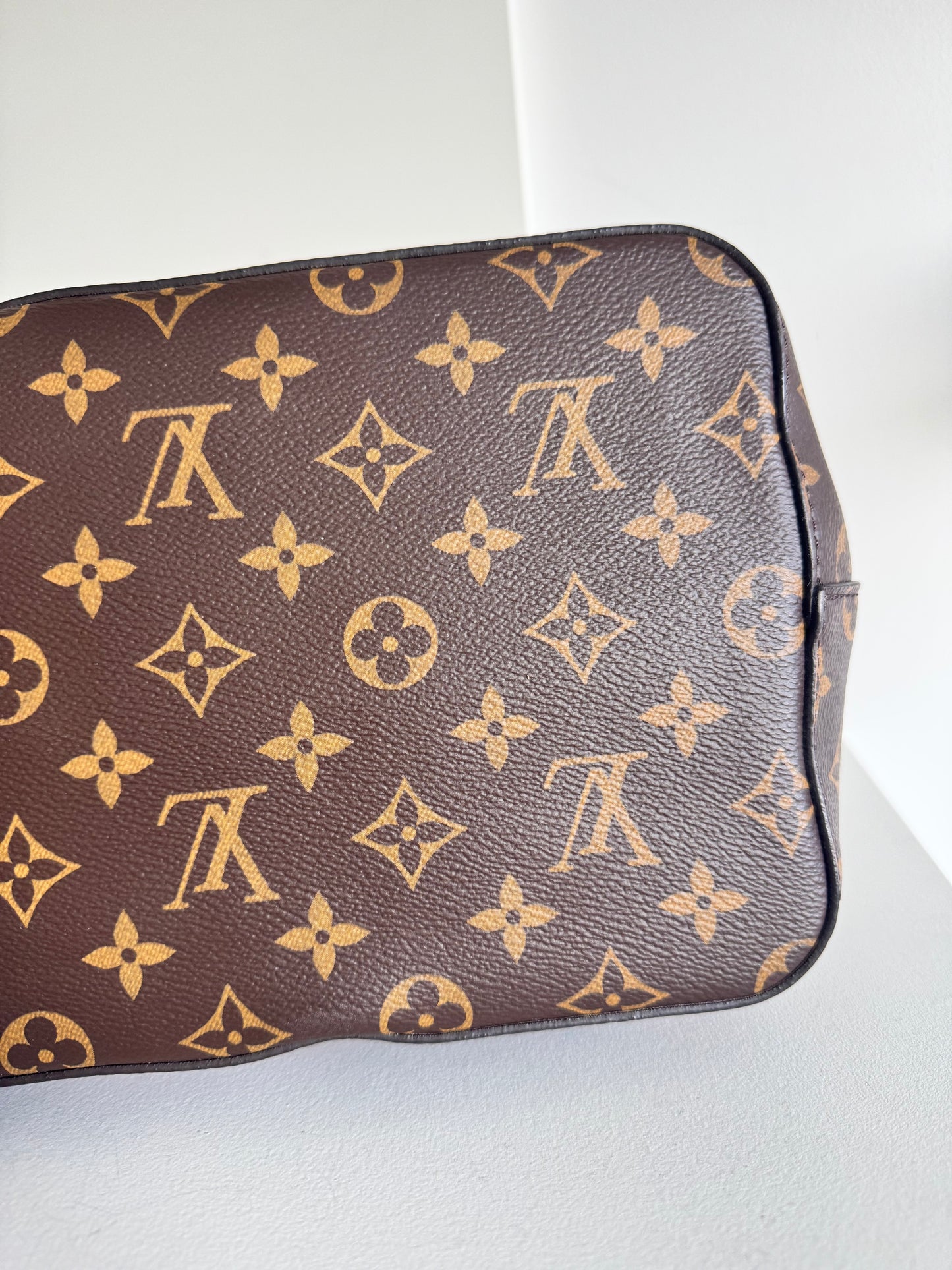 Louis Vuitton NeoNoe MM bag