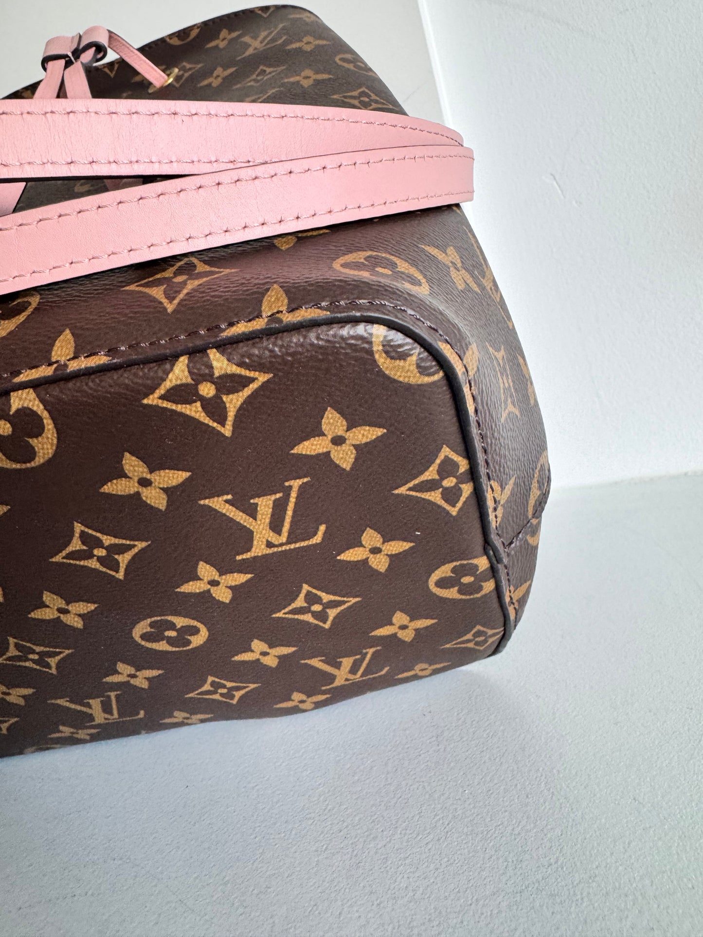 Louis Vuitton NeoNoe MM bag