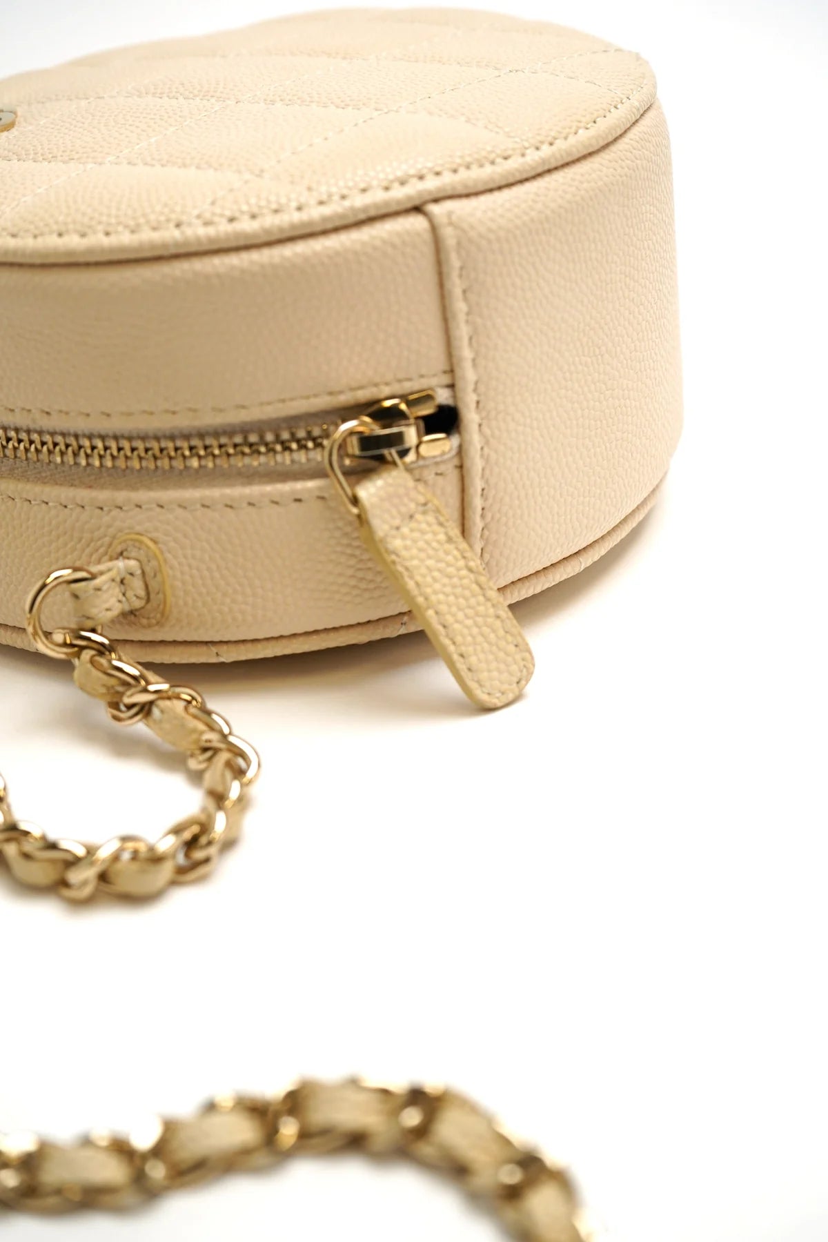 Chanel Caviar Quilted Round Clutch With Chain White